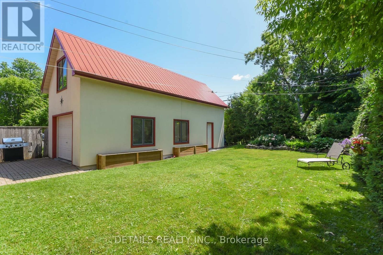 












1282 THAMES STREET

,
Ottawa,




Ontario
K1Z7N4

