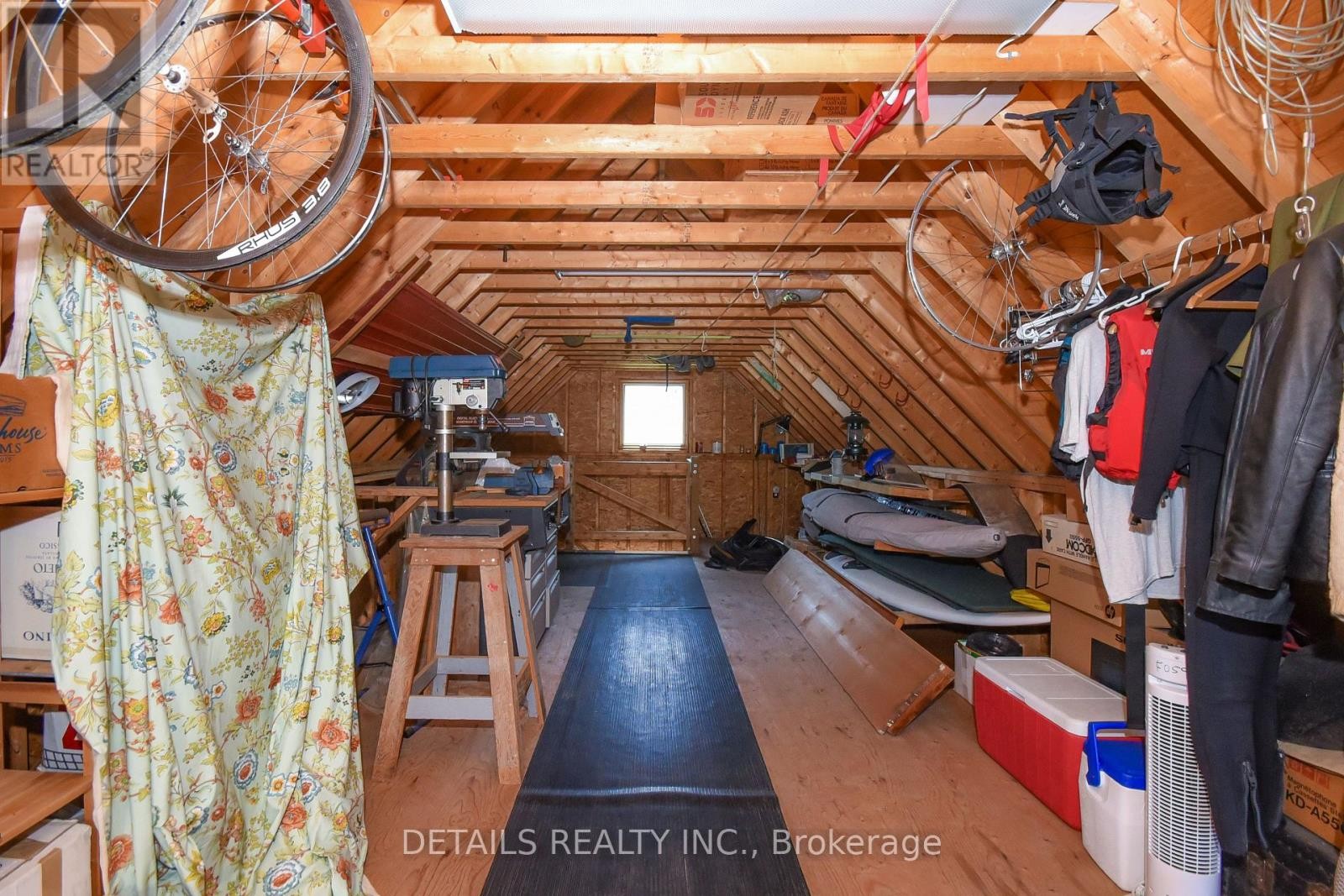 












1282 THAMES STREET

,
Ottawa,




Ontario
K1Z7N4

