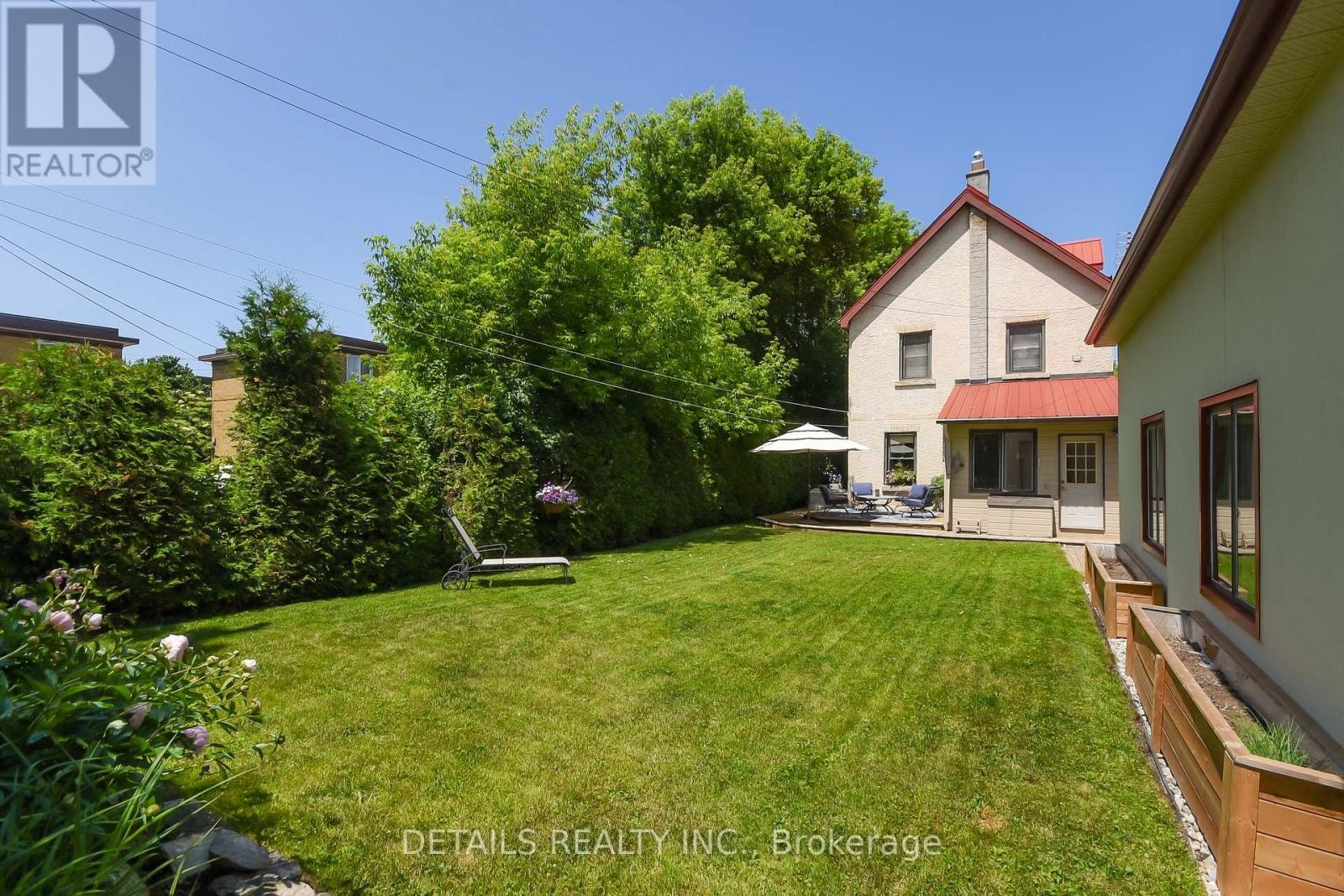 












1282 THAMES STREET

,
Ottawa,




Ontario
K1Z7N4

