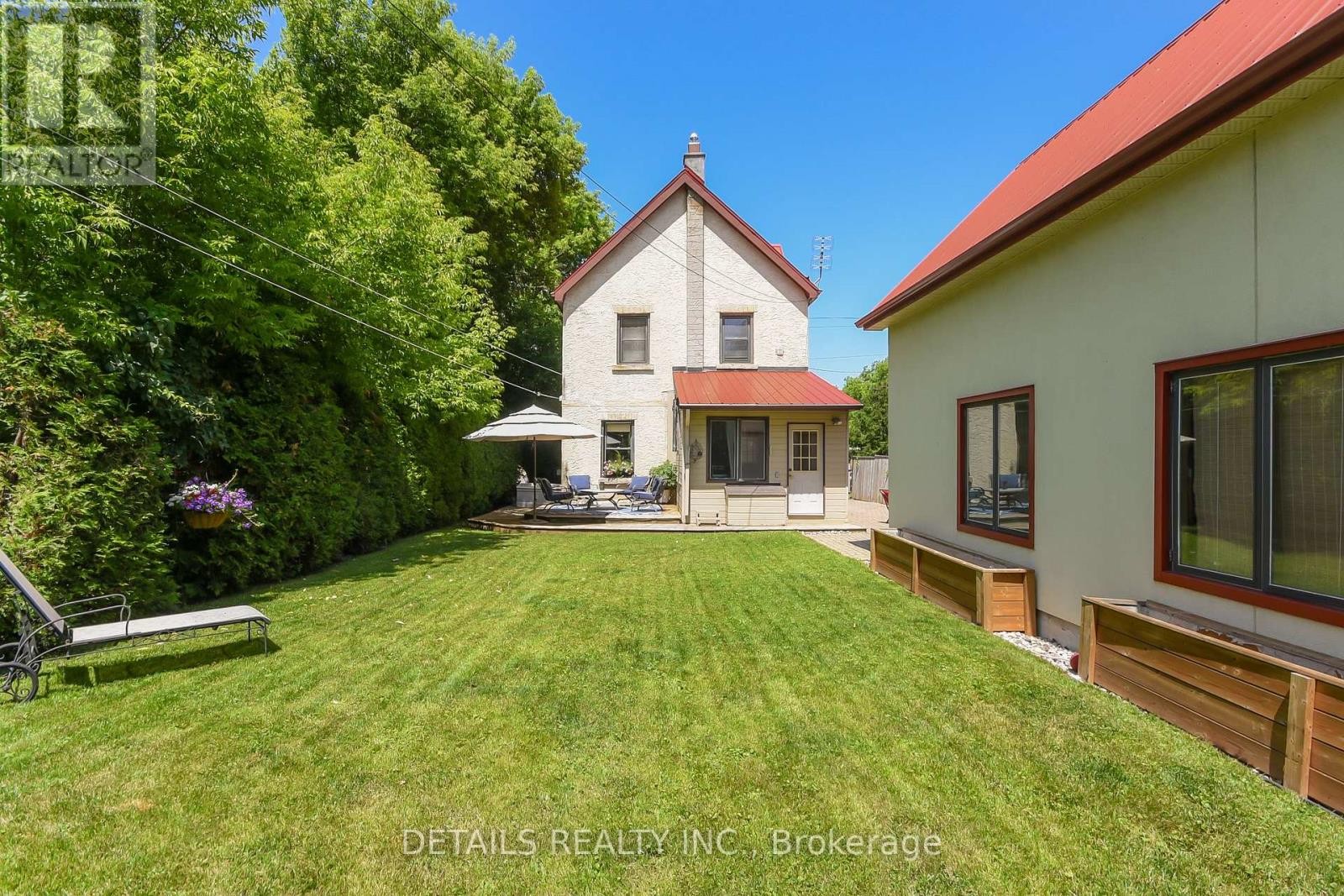 












1282 THAMES STREET

,
Ottawa,




Ontario
K1Z7N4

