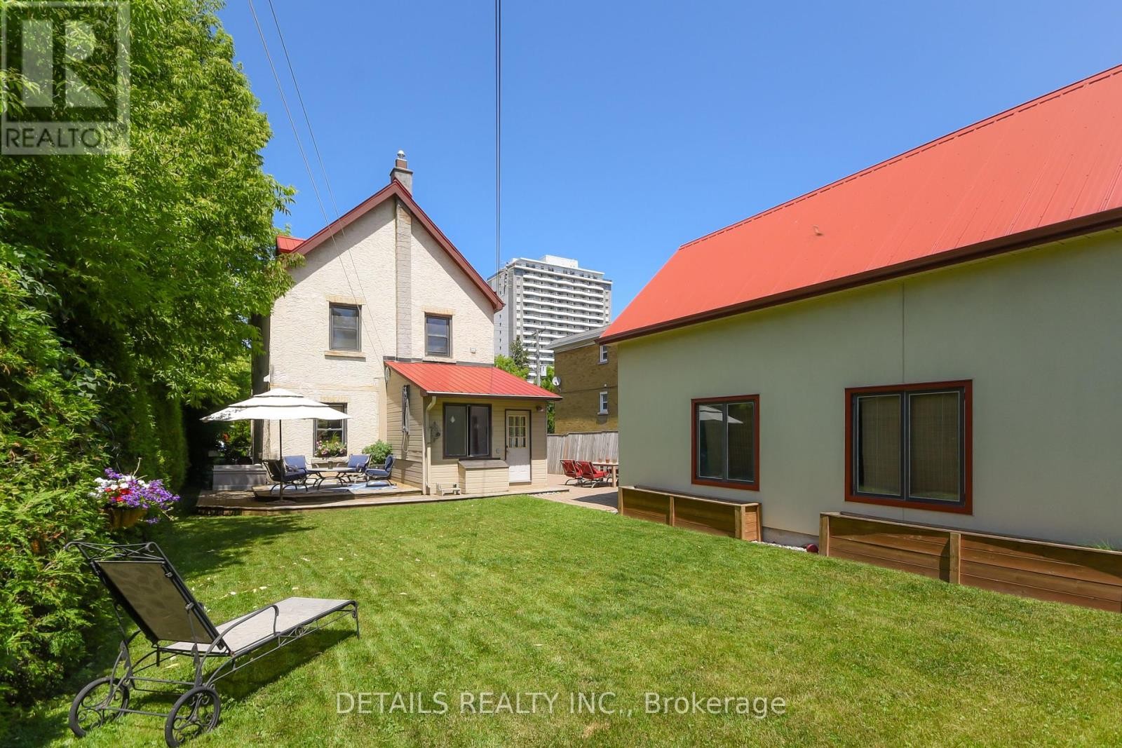 












1282 THAMES STREET

,
Ottawa,




Ontario
K1Z7N4

