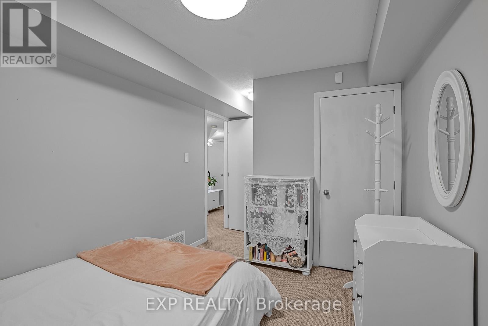 












14 - 797 MONTREAL ROAD

,
Ottawa,




Ontario
K1K0S9

