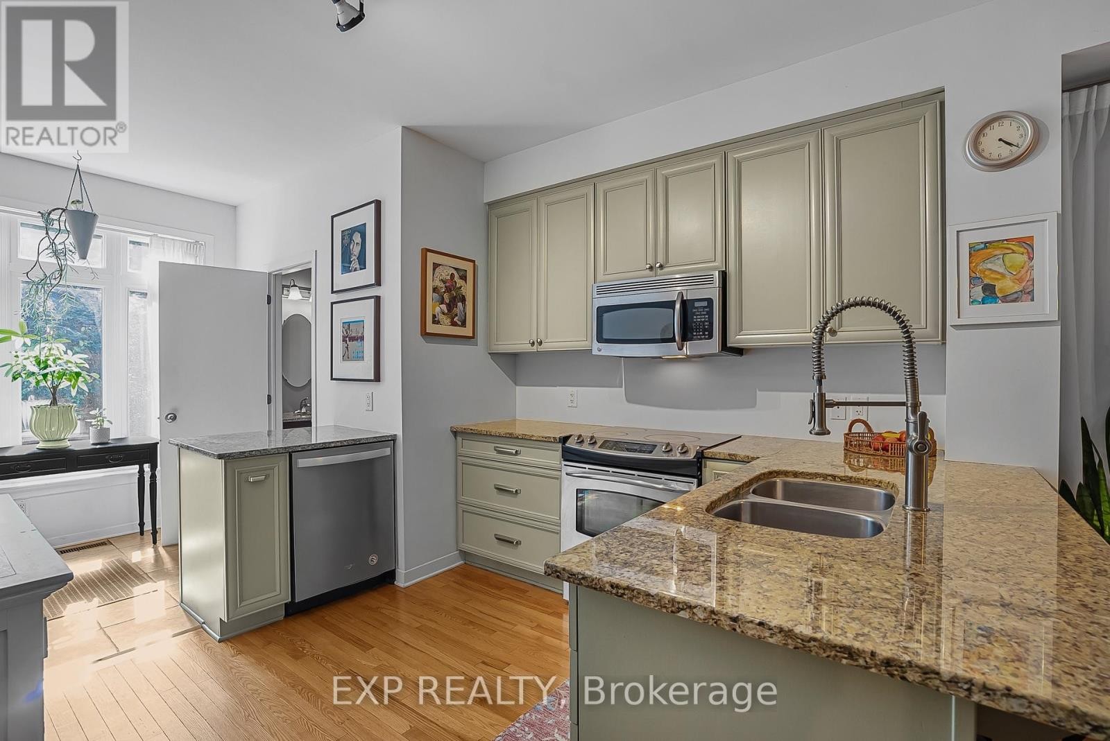 












14 - 797 MONTREAL ROAD

,
Ottawa,




Ontario
K1K0S9

