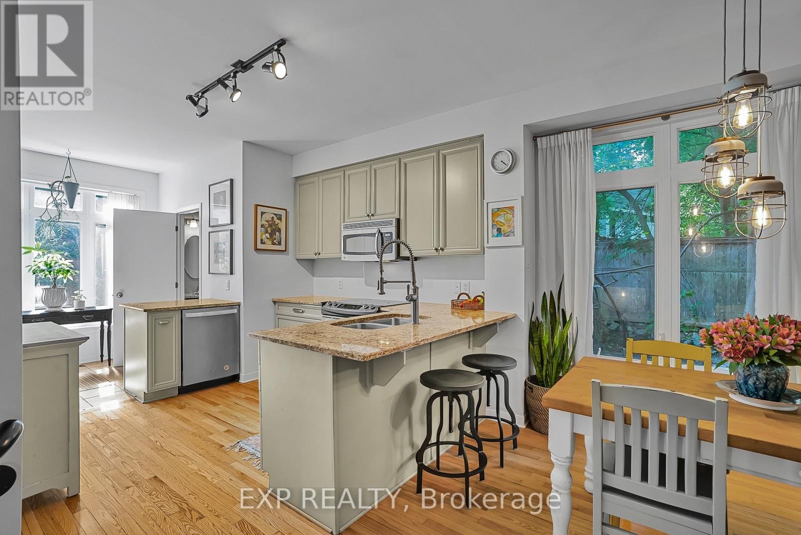 












14 - 797 MONTREAL ROAD

,
Ottawa,




Ontario
K1K0S9

