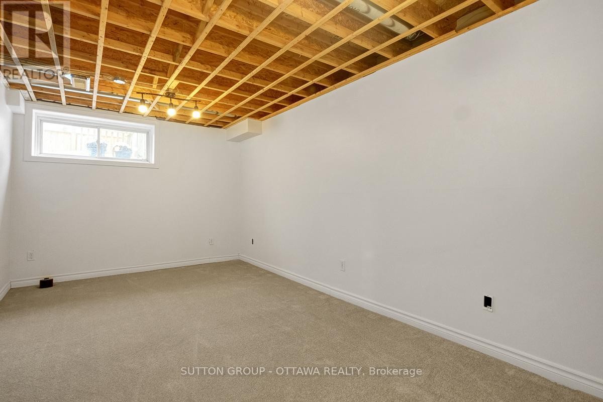 












5533 DOCTOR LEACH DRIVE

,
Ottawa,




Ontario
K4M1L6

