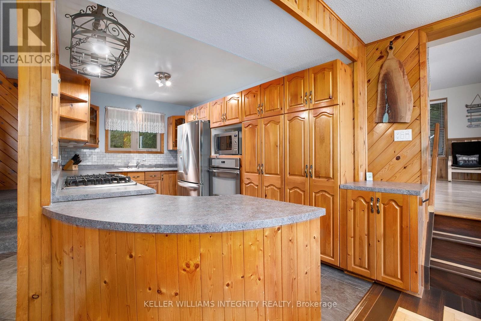 












501 STEWART LANE

,
Lanark Highlands,




Ontario
K0G1M0

