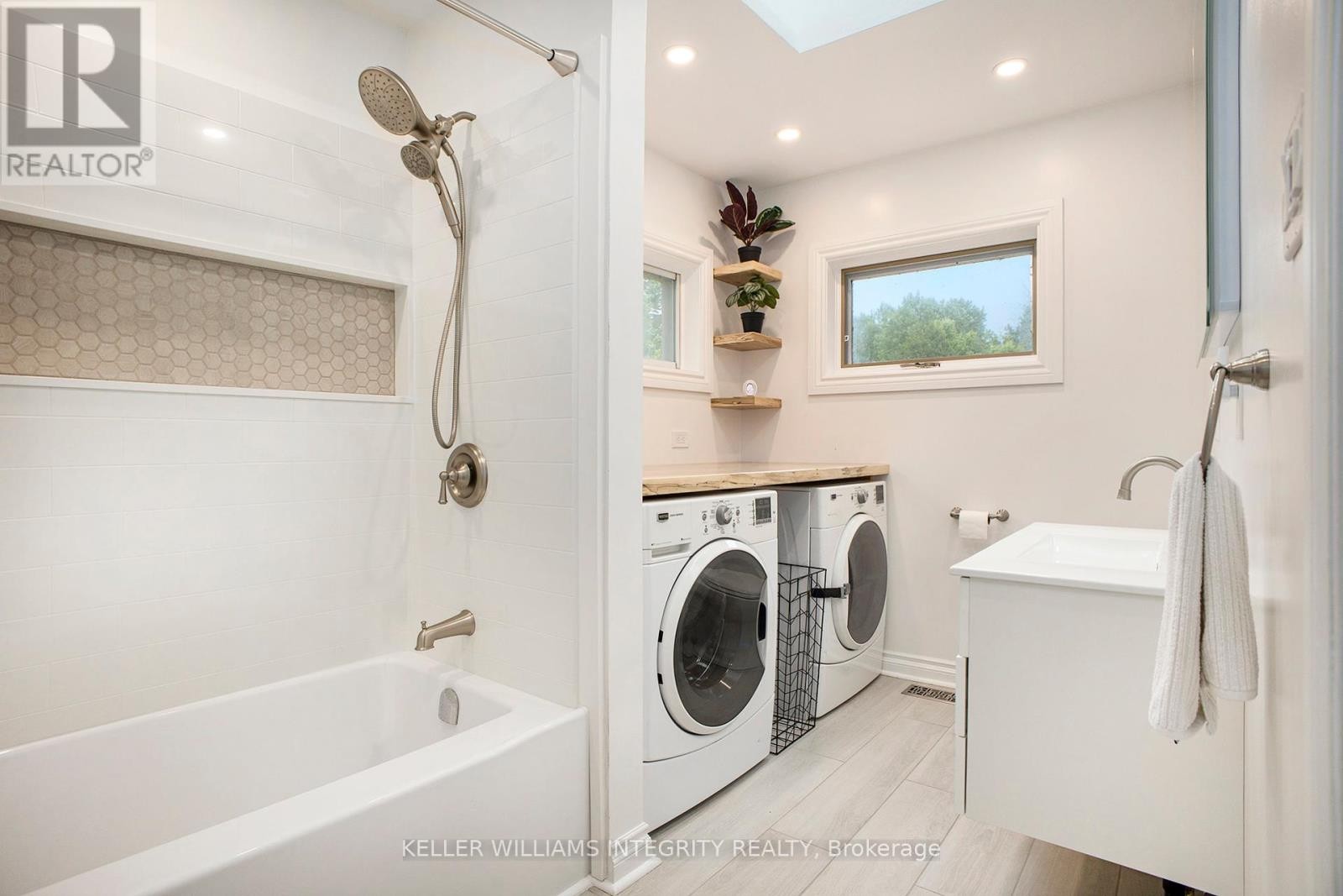












501 STEWART LANE

,
Lanark Highlands,




Ontario
K0G1M0


