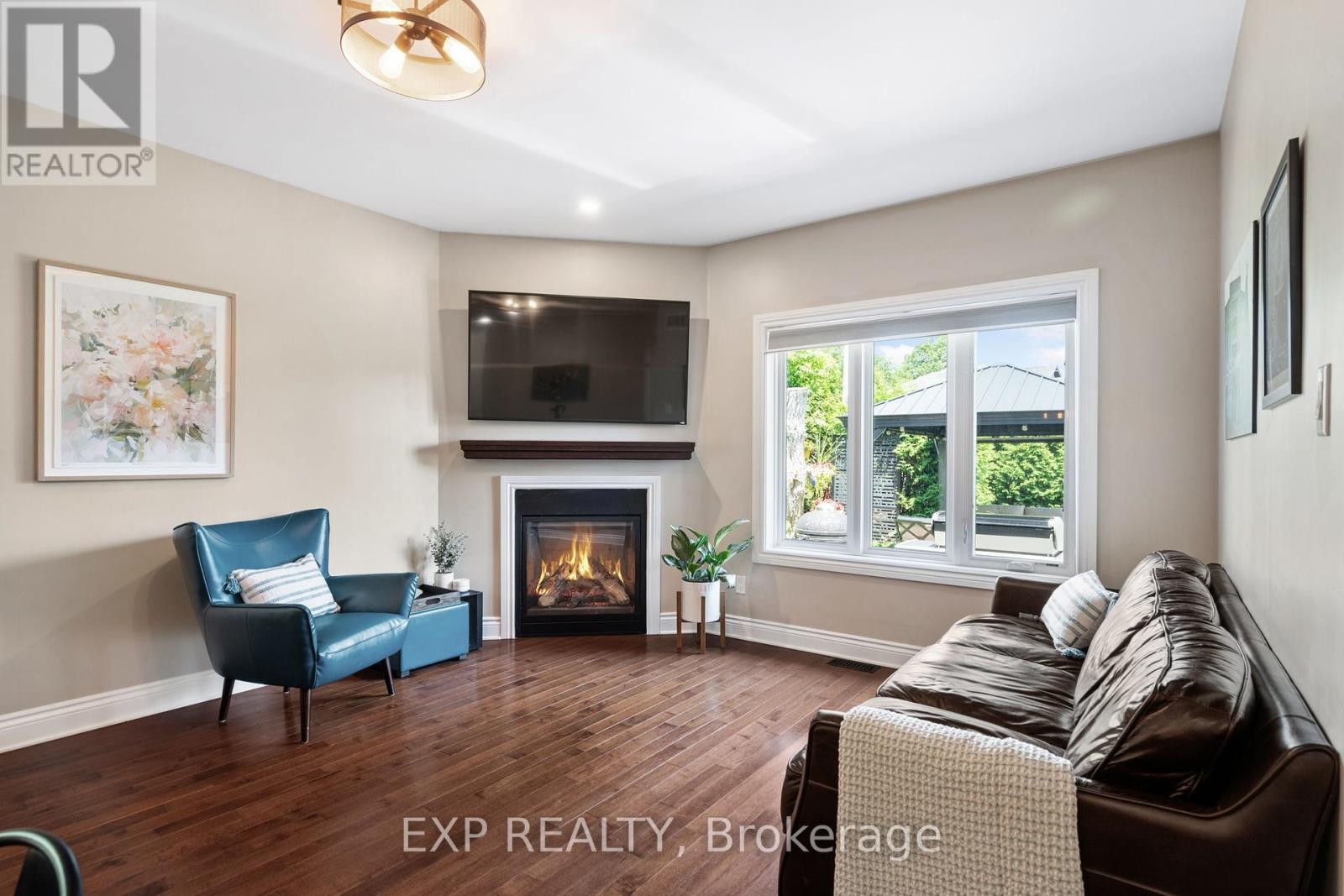 












1 BRAE CRESCENT

,
Ottawa,




Ontario
K2S1P5


