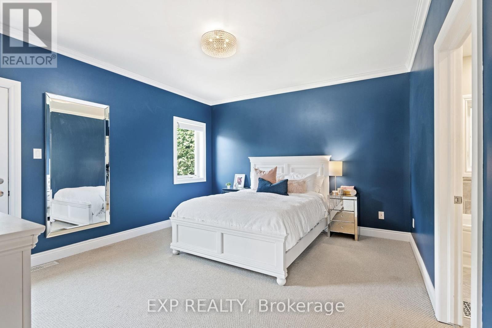 












1 BRAE CRESCENT

,
Ottawa,




Ontario
K2S1P5

