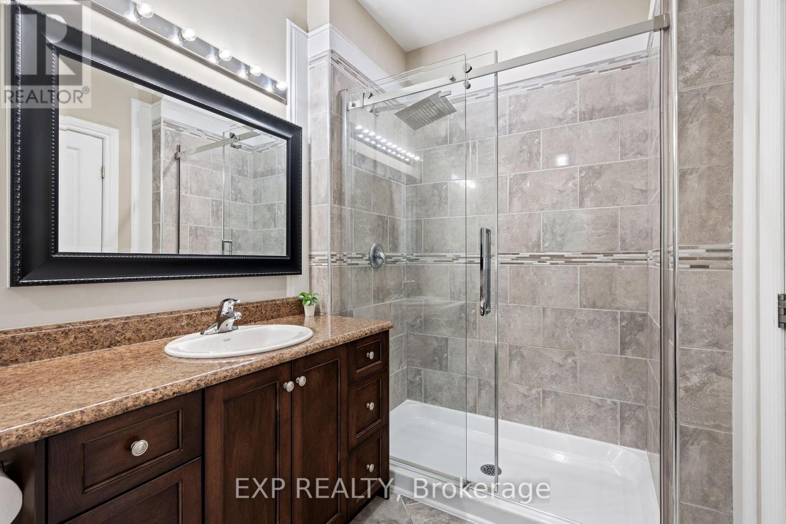 












1 BRAE CRESCENT

,
Ottawa,




Ontario
K2S1P5

