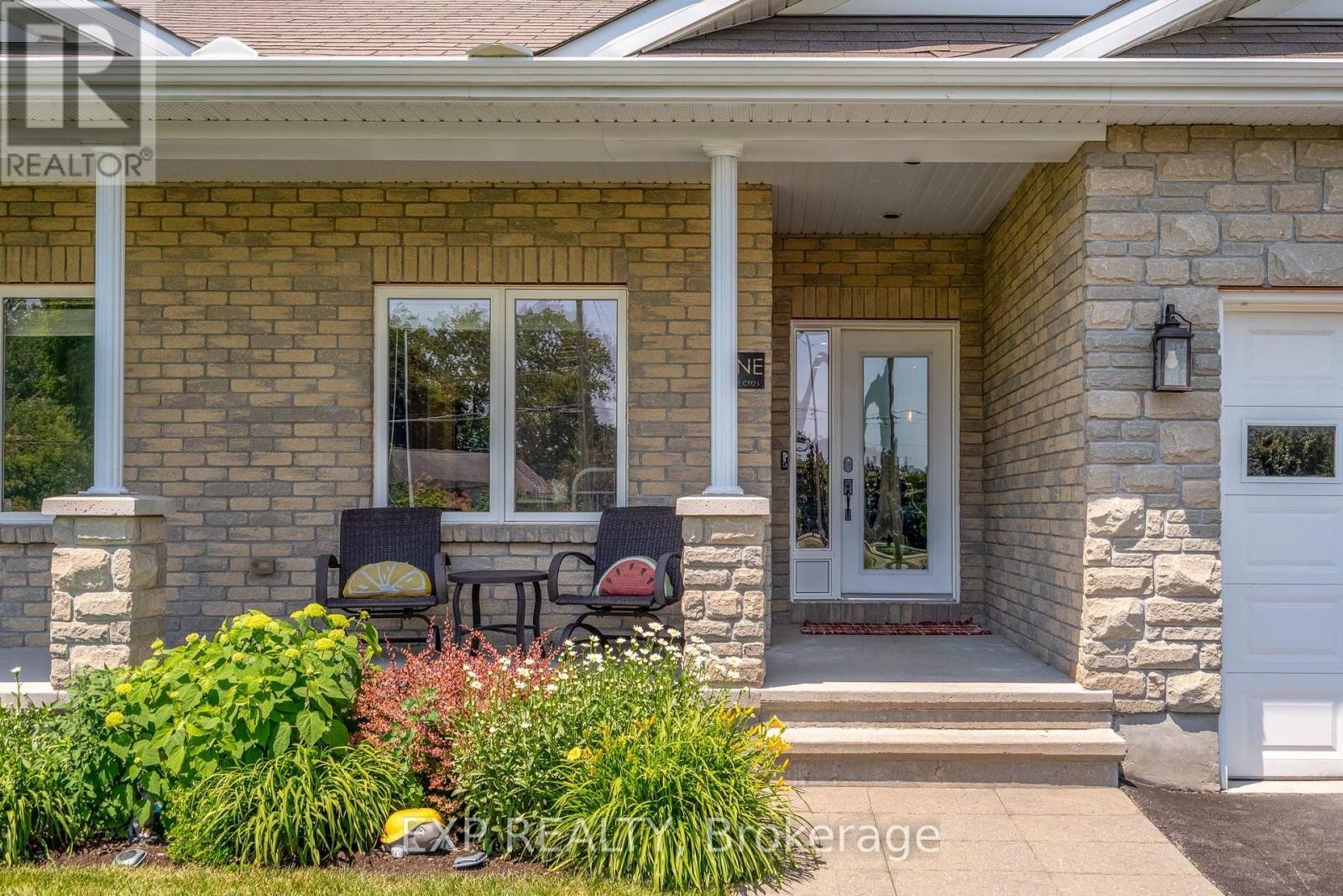 












1 BRAE CRESCENT

,
Ottawa,




Ontario
K2S1P5

