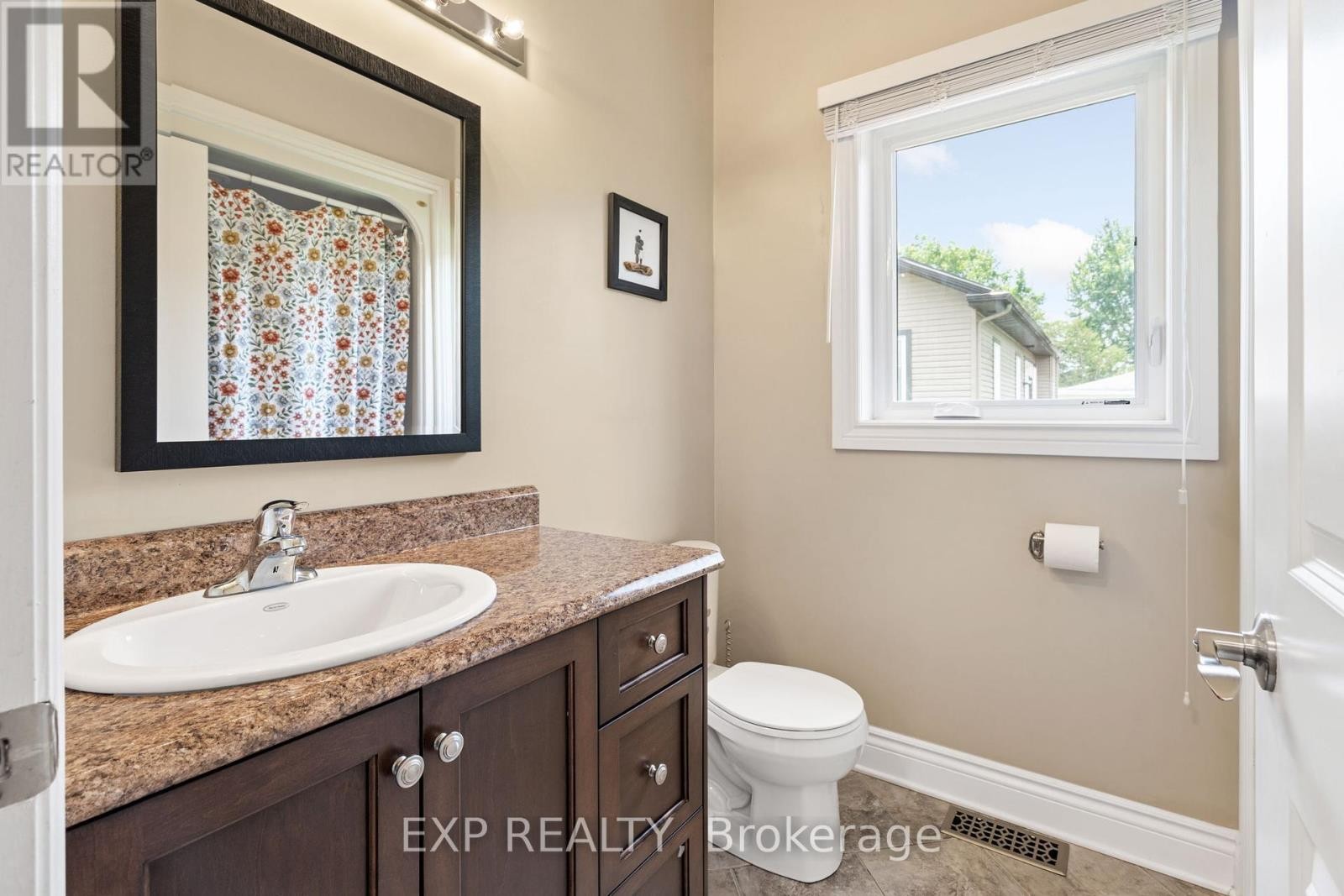 












1 BRAE CRESCENT

,
Ottawa,




Ontario
K2S1P5

