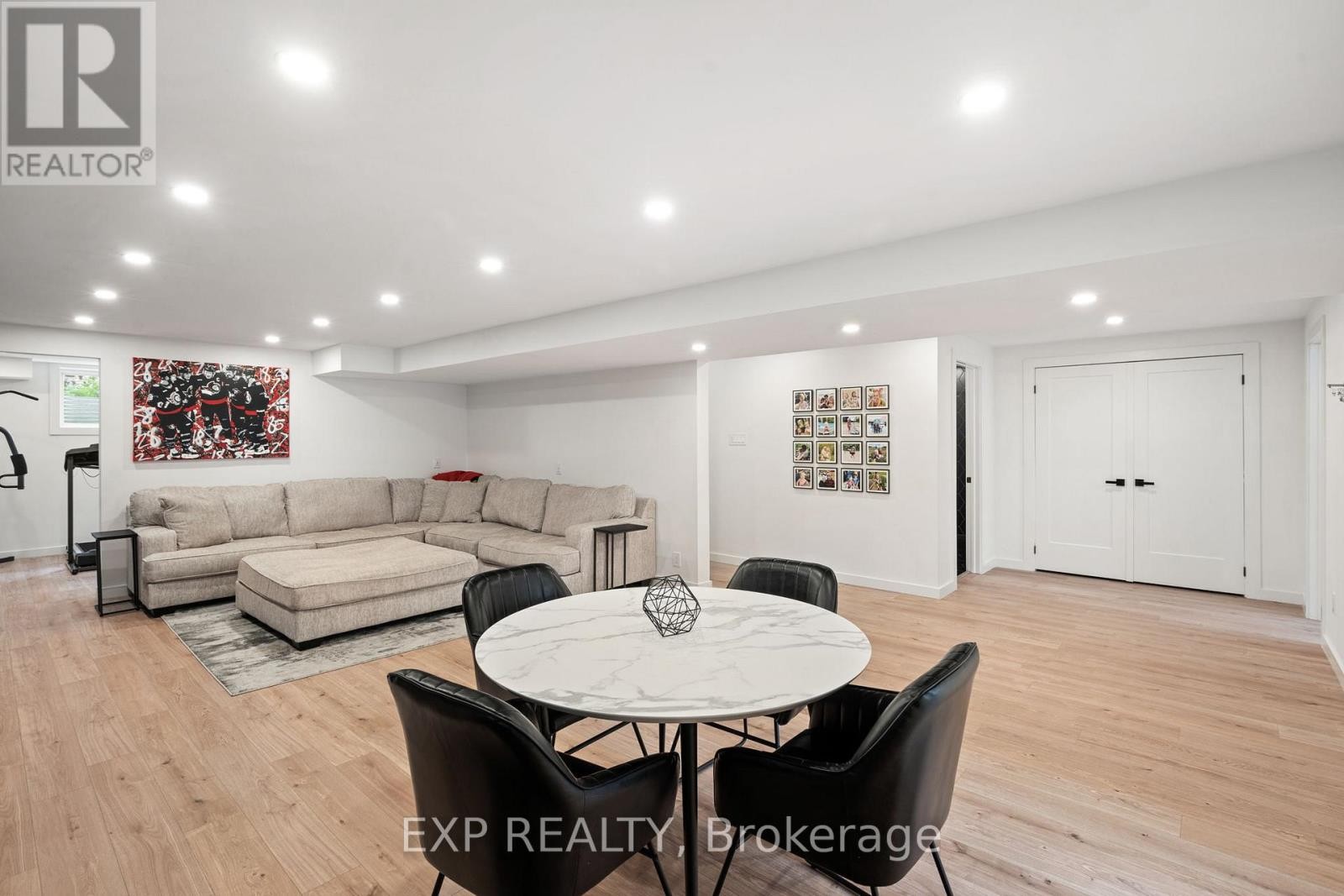 












1 BRAE CRESCENT

,
Ottawa,




Ontario
K2S1P5

