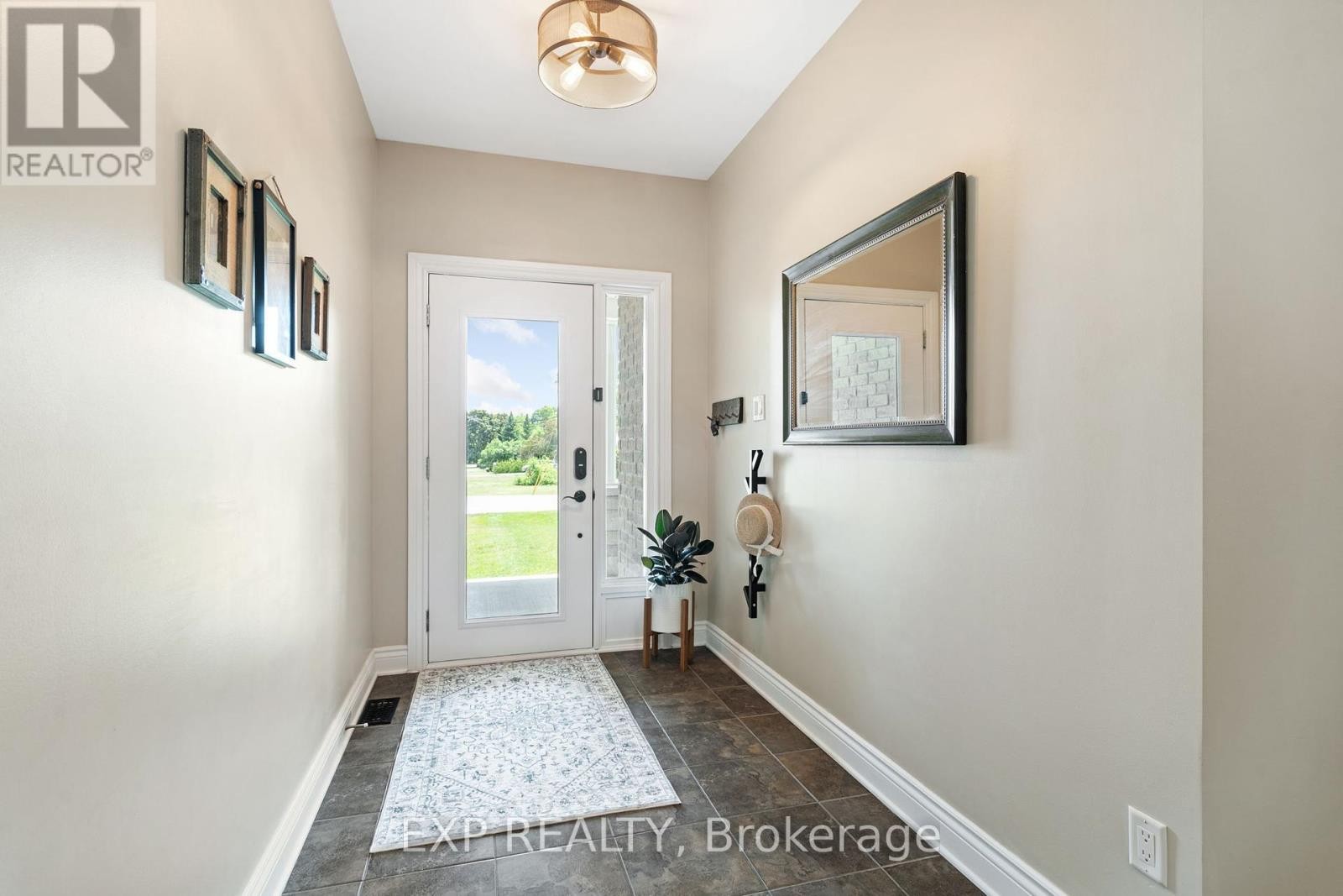 












1 BRAE CRESCENT

,
Ottawa,




Ontario
K2S1P5

