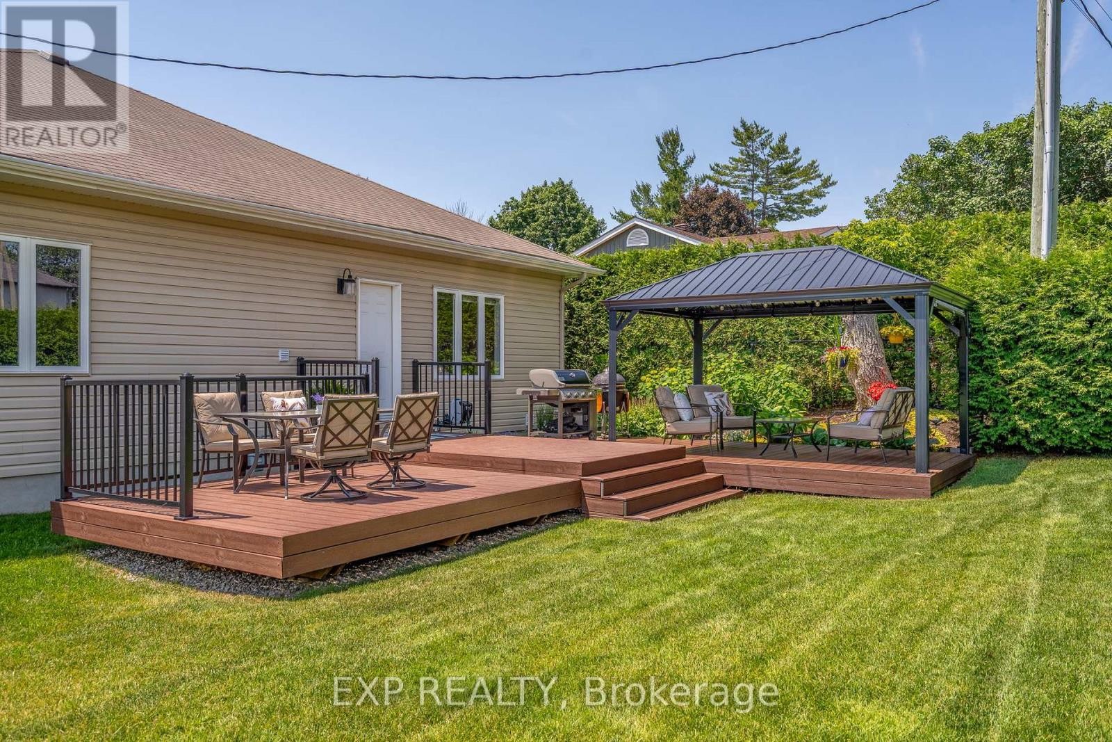 












1 BRAE CRESCENT

,
Ottawa,




Ontario
K2S1P5

