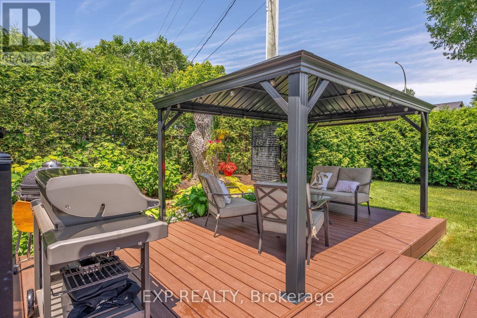 












1 BRAE CRESCENT

,
Ottawa,




Ontario
K2S1P5

