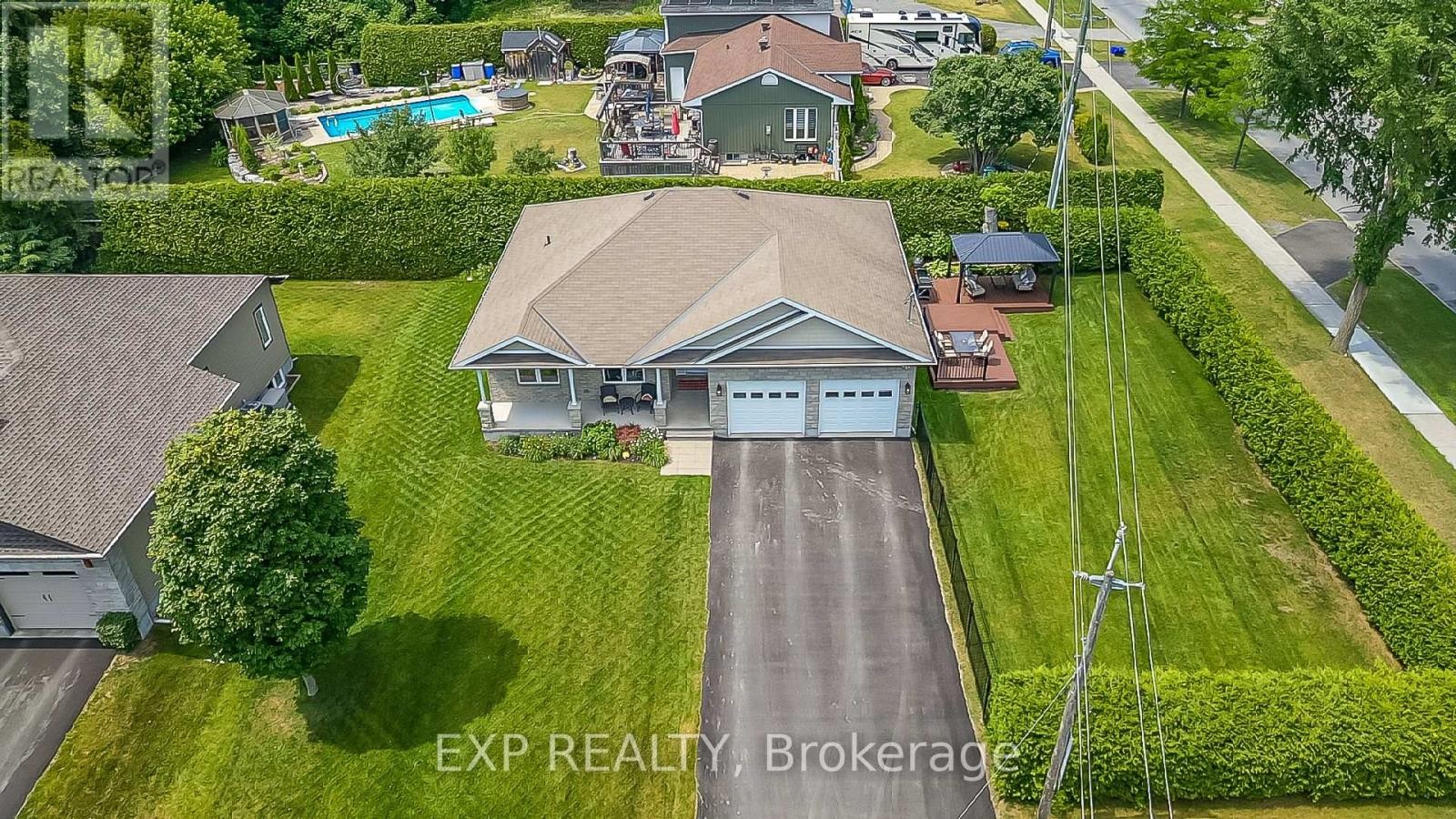 












1 BRAE CRESCENT

,
Ottawa,




Ontario
K2S1P5


