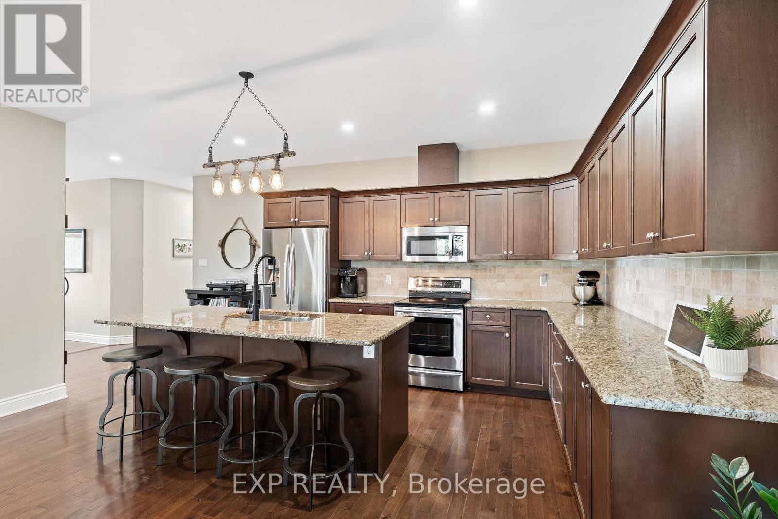 












1 BRAE CRESCENT

,
Ottawa,




Ontario
K2S1P5

