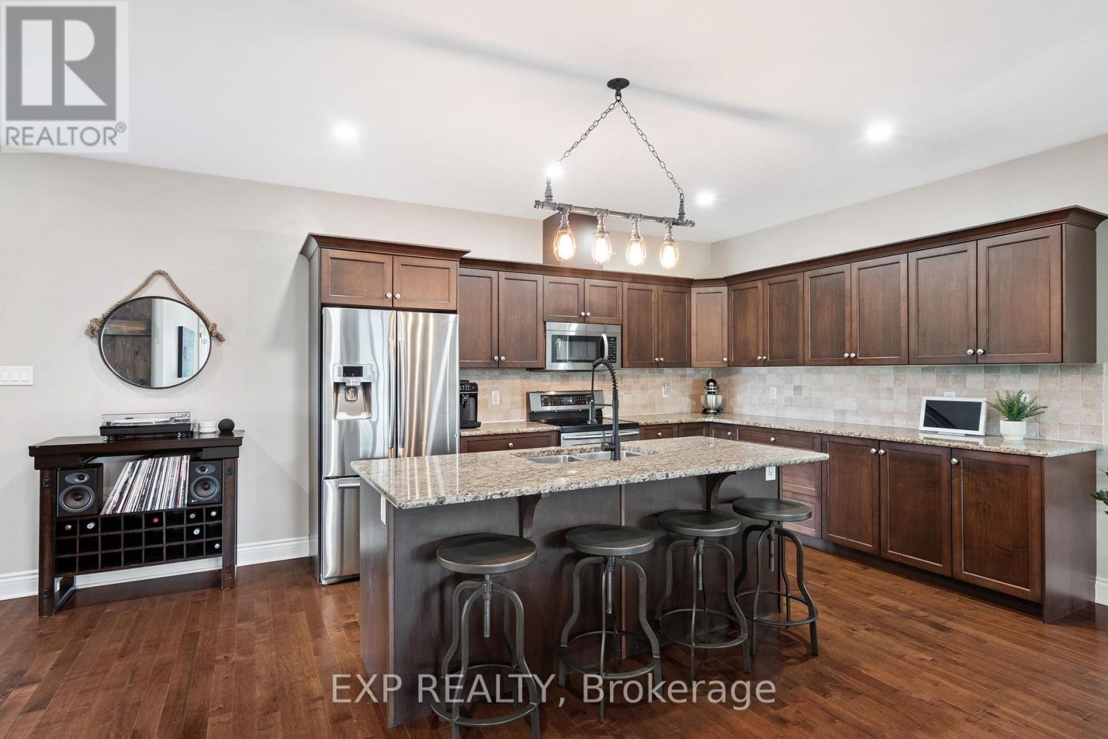 












1 BRAE CRESCENT

,
Ottawa,




Ontario
K2S1P5

