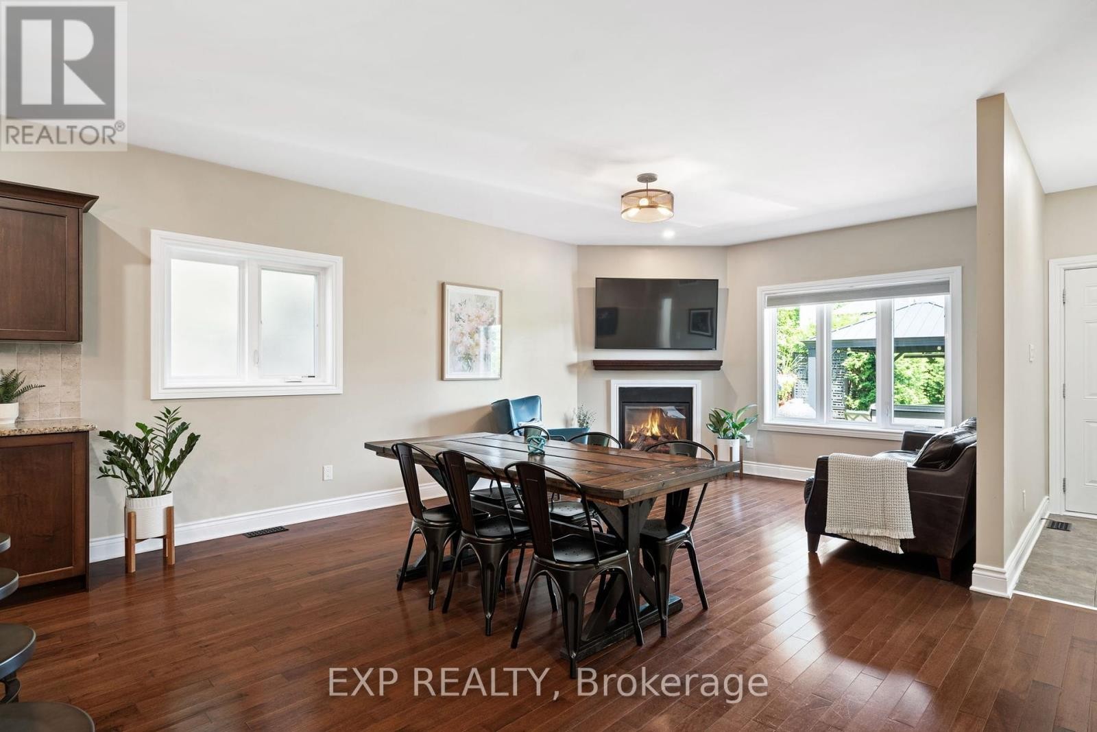 












1 BRAE CRESCENT

,
Ottawa,




Ontario
K2S1P5

