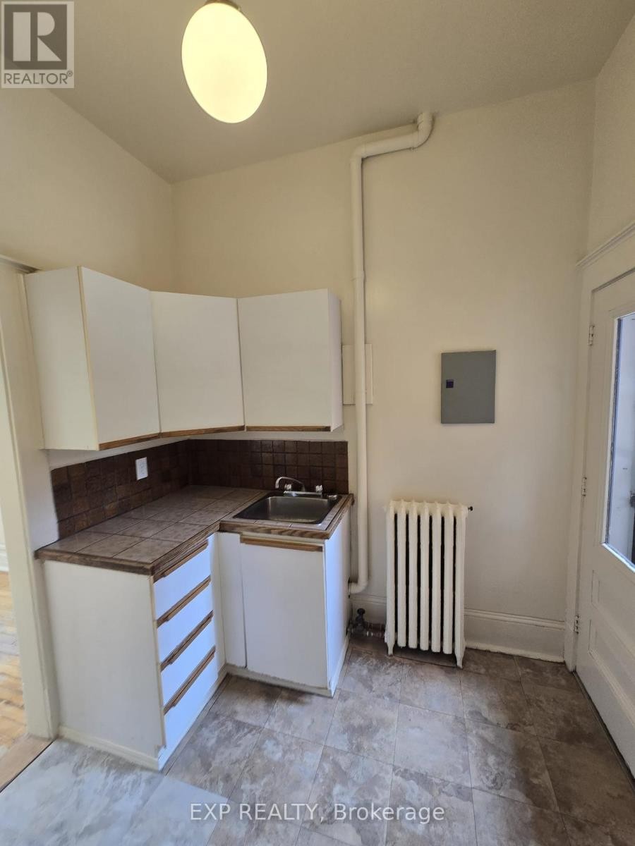 












1 - 453 LEWIS STREET

,
Ottawa,




Ontario
K2P0T1

