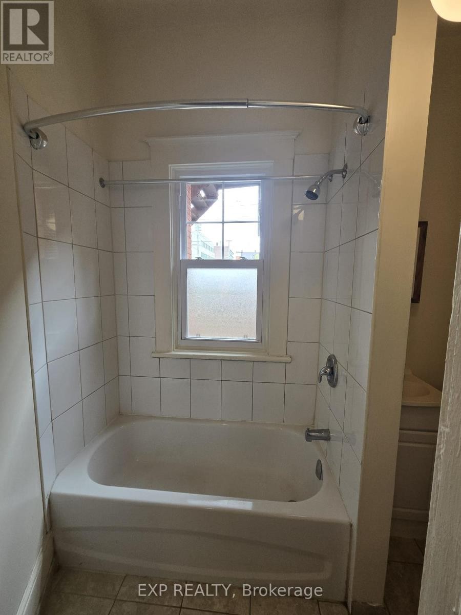 












1 - 453 LEWIS STREET

,
Ottawa,




Ontario
K2P0T1

