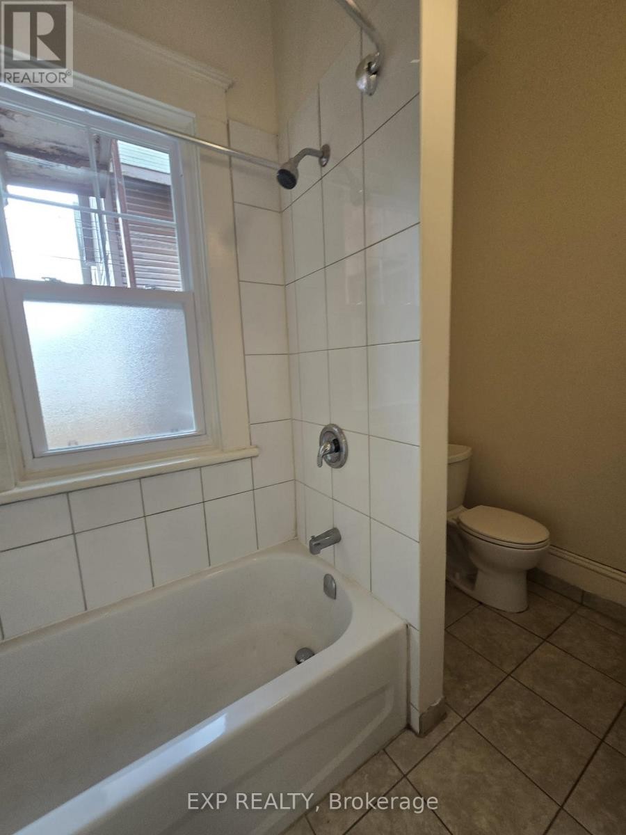 












1 - 453 LEWIS STREET

,
Ottawa,




Ontario
K2P0T1

