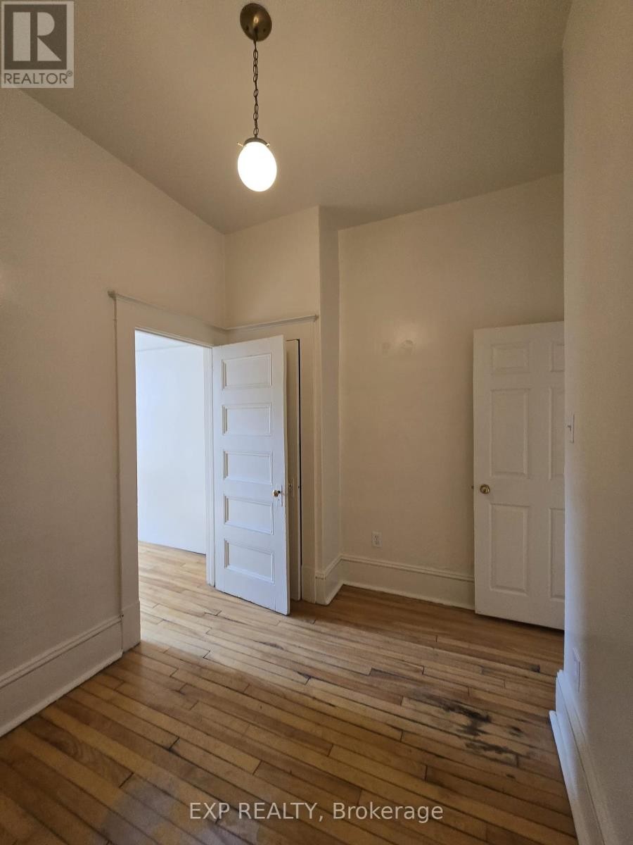 












1 - 453 LEWIS STREET

,
Ottawa,




Ontario
K2P0T1

