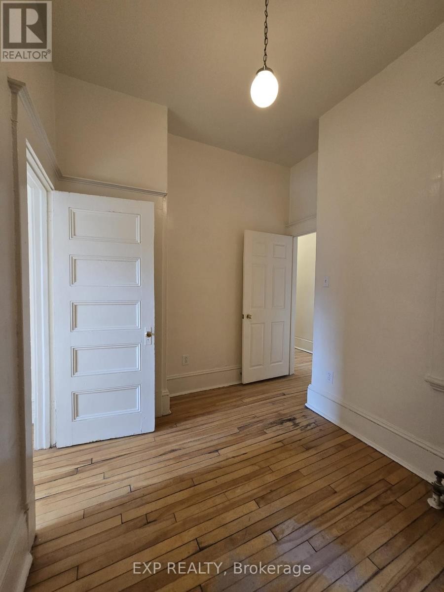 












1 - 453 LEWIS STREET

,
Ottawa,




Ontario
K2P0T1

