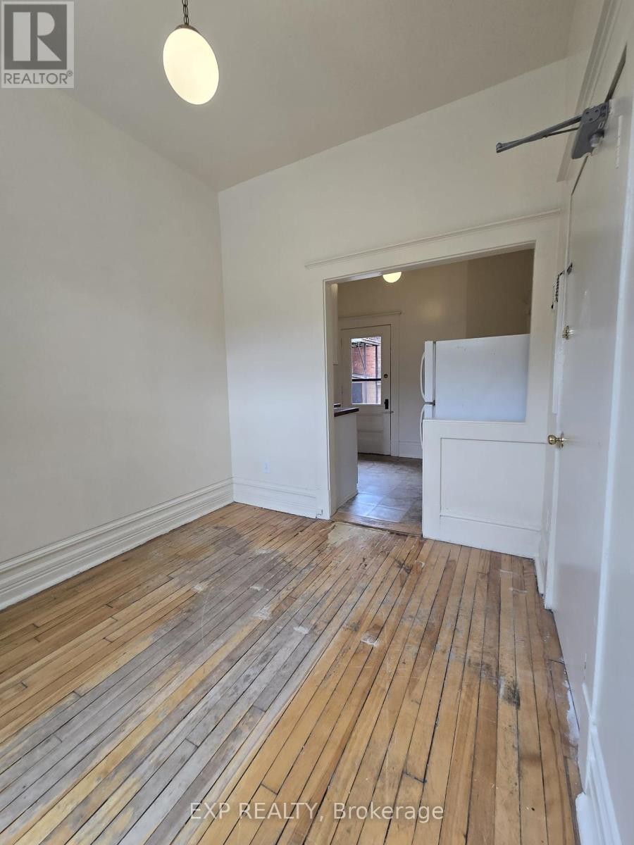 












1 - 453 LEWIS STREET

,
Ottawa,




Ontario
K2P0T1

