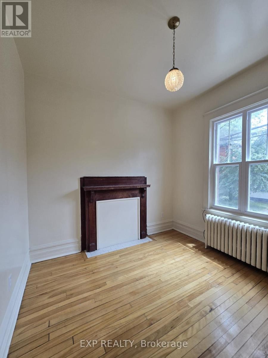 












1 - 453 LEWIS STREET

,
Ottawa,




Ontario
K2P0T1

