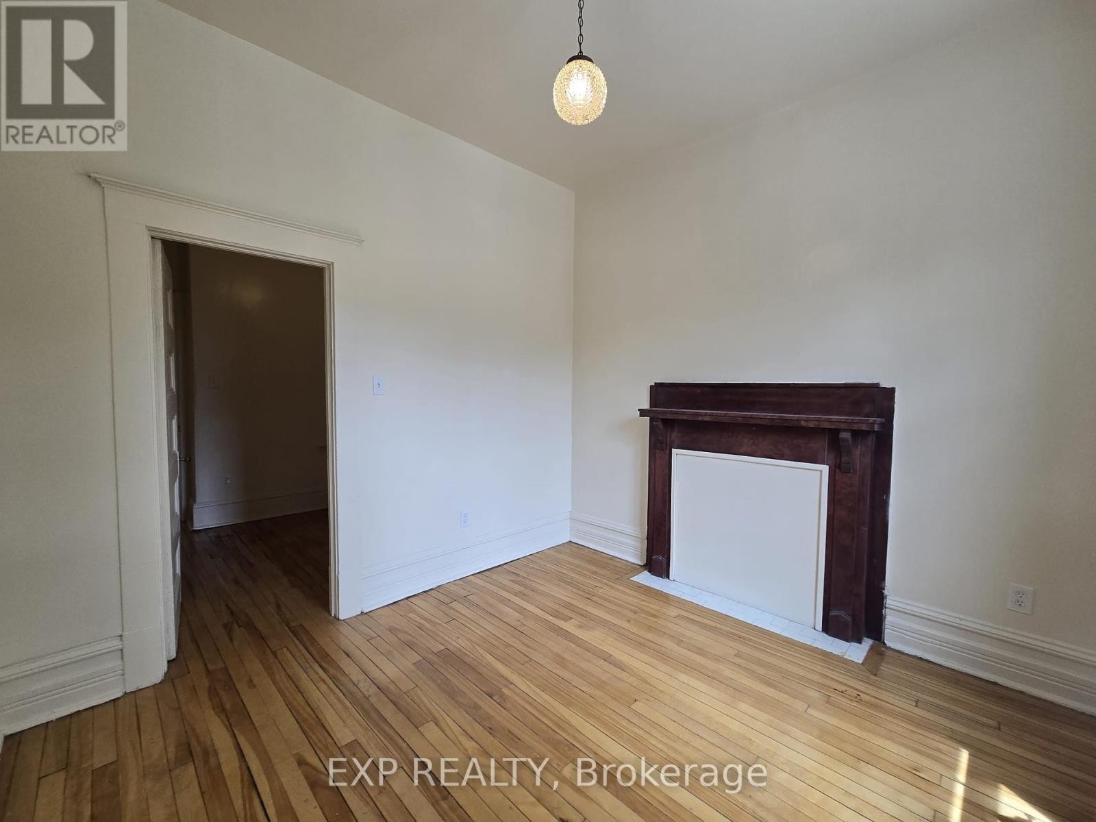 












1 - 453 LEWIS STREET

,
Ottawa,




Ontario
K2P0T1

