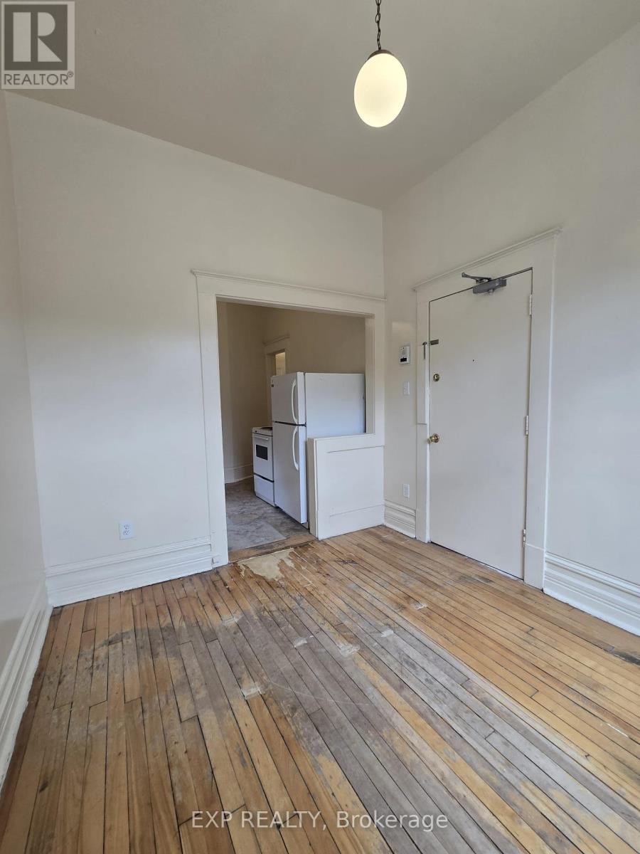 












1 - 453 LEWIS STREET

,
Ottawa,




Ontario
K2P0T1

