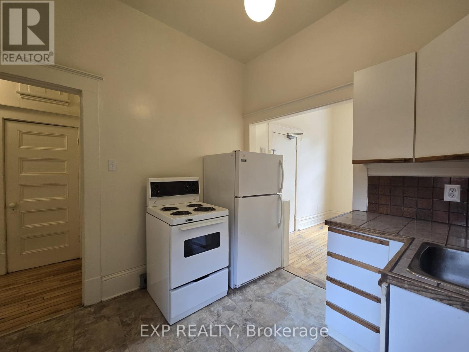 












1 - 453 LEWIS STREET

,
Ottawa,




Ontario
K2P0T1

