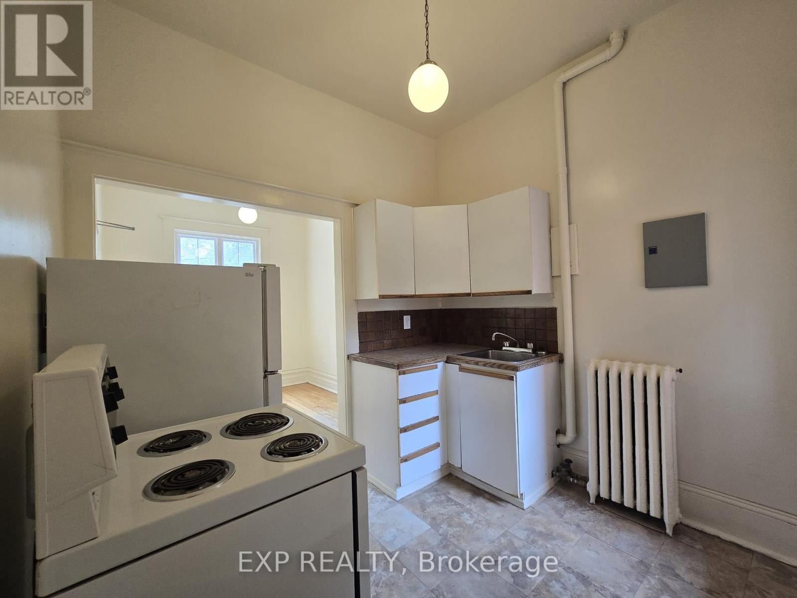 












1 - 453 LEWIS STREET

,
Ottawa,




Ontario
K2P0T1

