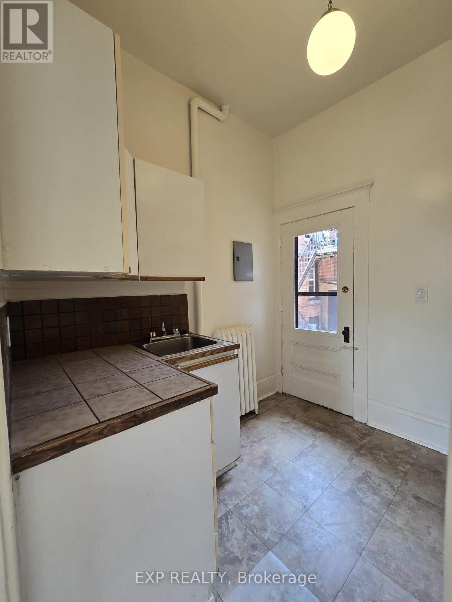 












1 - 453 LEWIS STREET

,
Ottawa,




Ontario
K2P0T1

