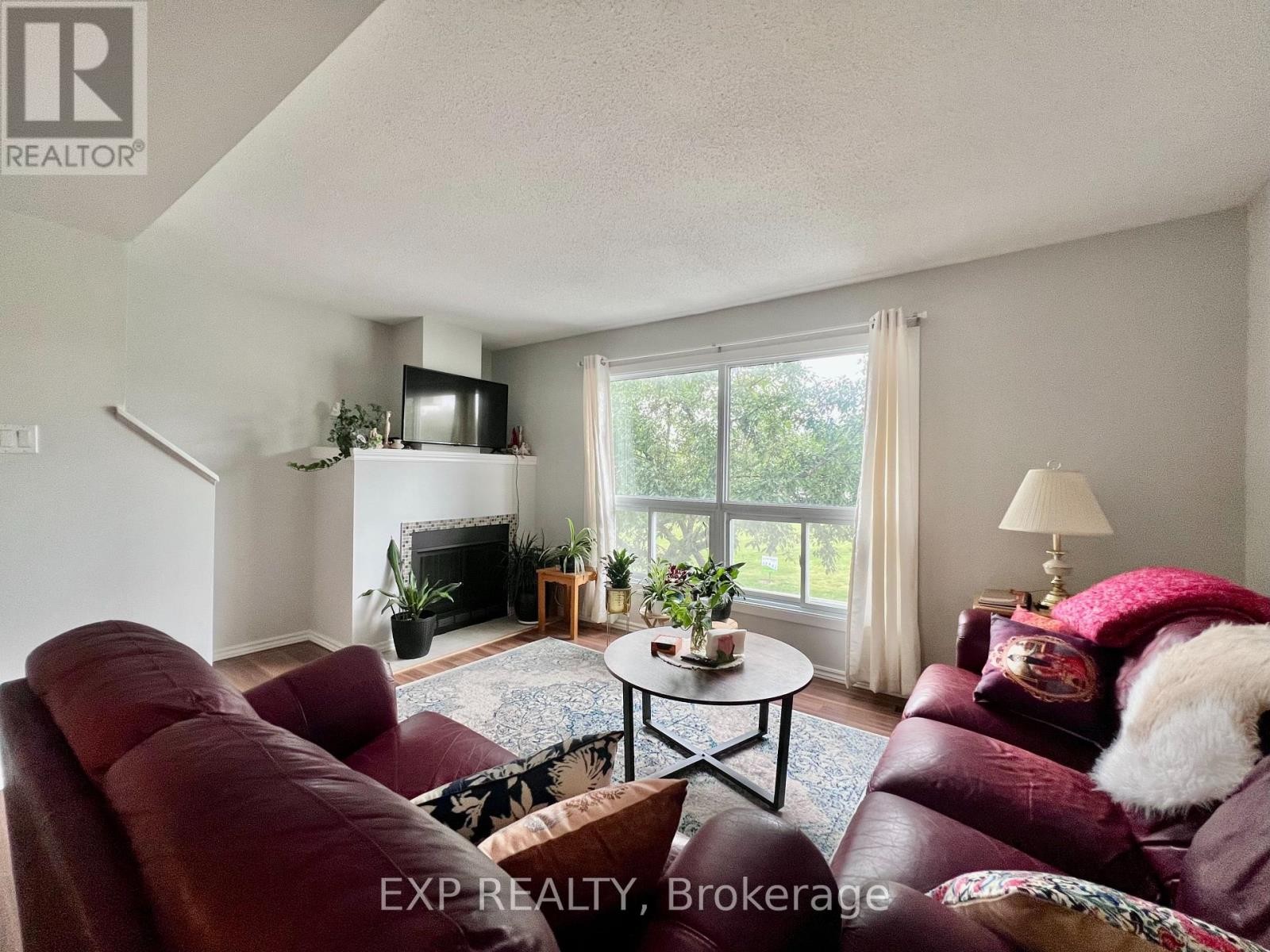 












1959 GREENWAY PARK LANE

,
Ottawa,




Ontario
K1B5A9

