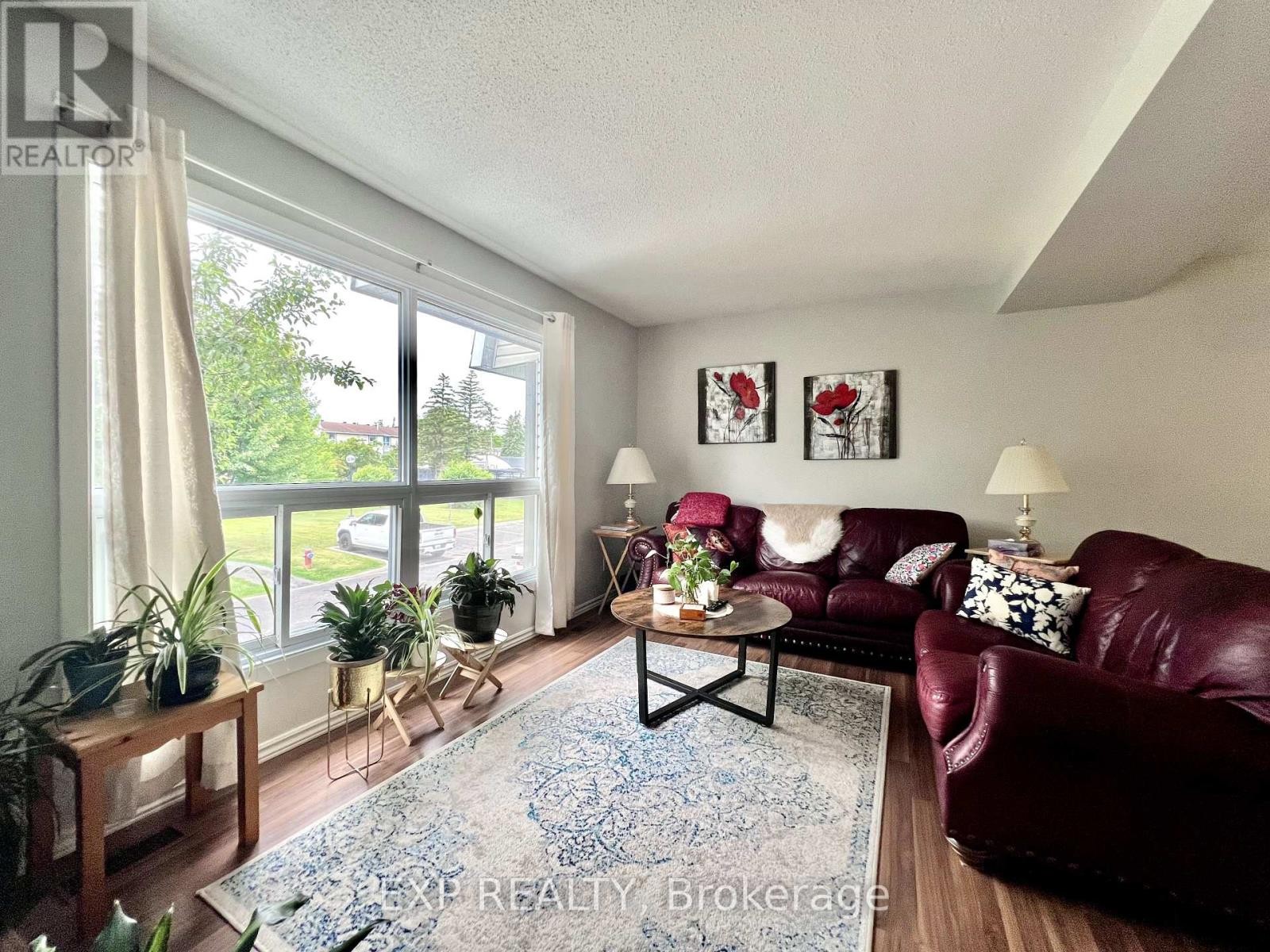 












1959 GREENWAY PARK LANE

,
Ottawa,




Ontario
K1B5A9

