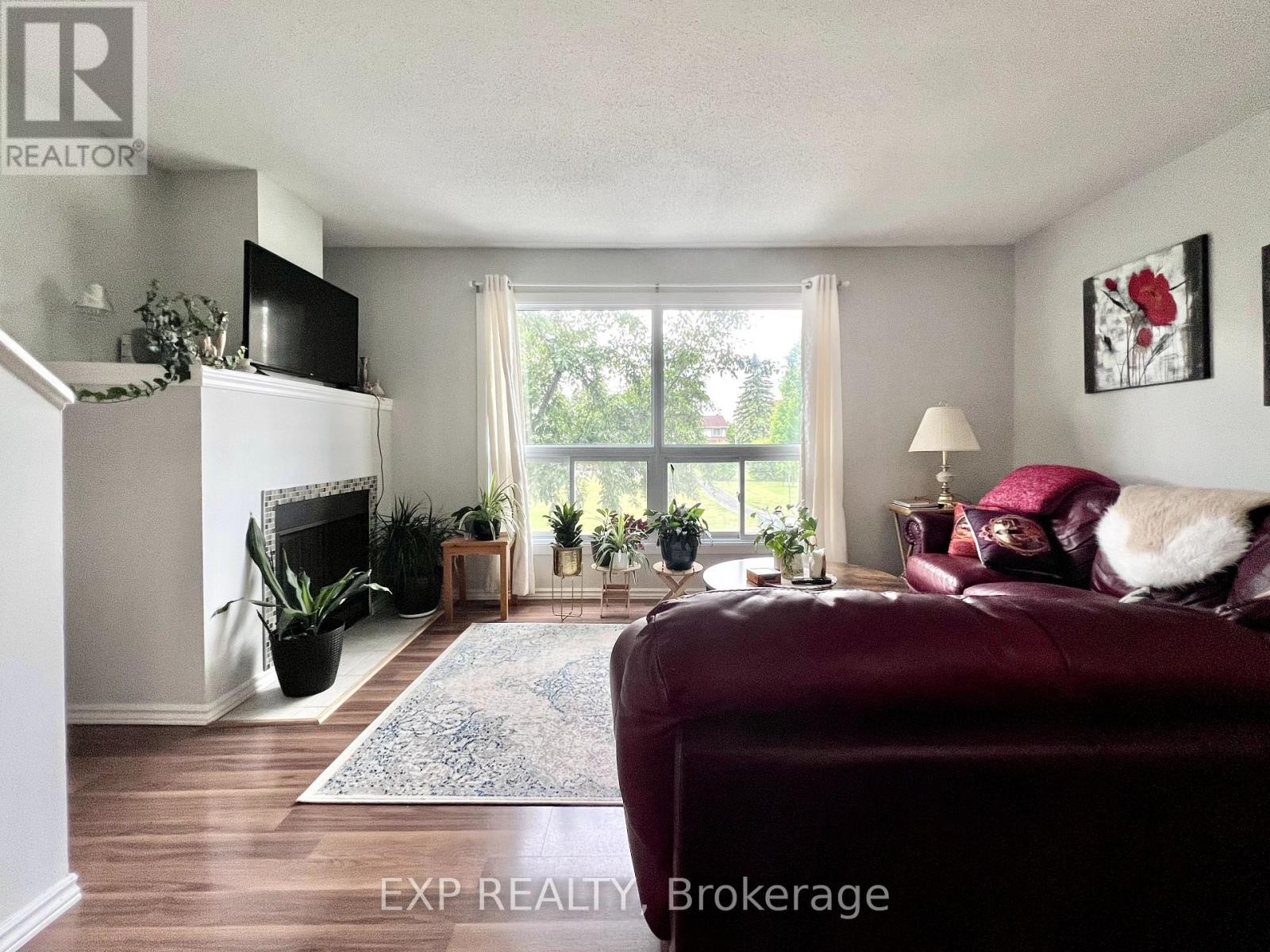 












1959 GREENWAY PARK LANE

,
Ottawa,




Ontario
K1B5A9


