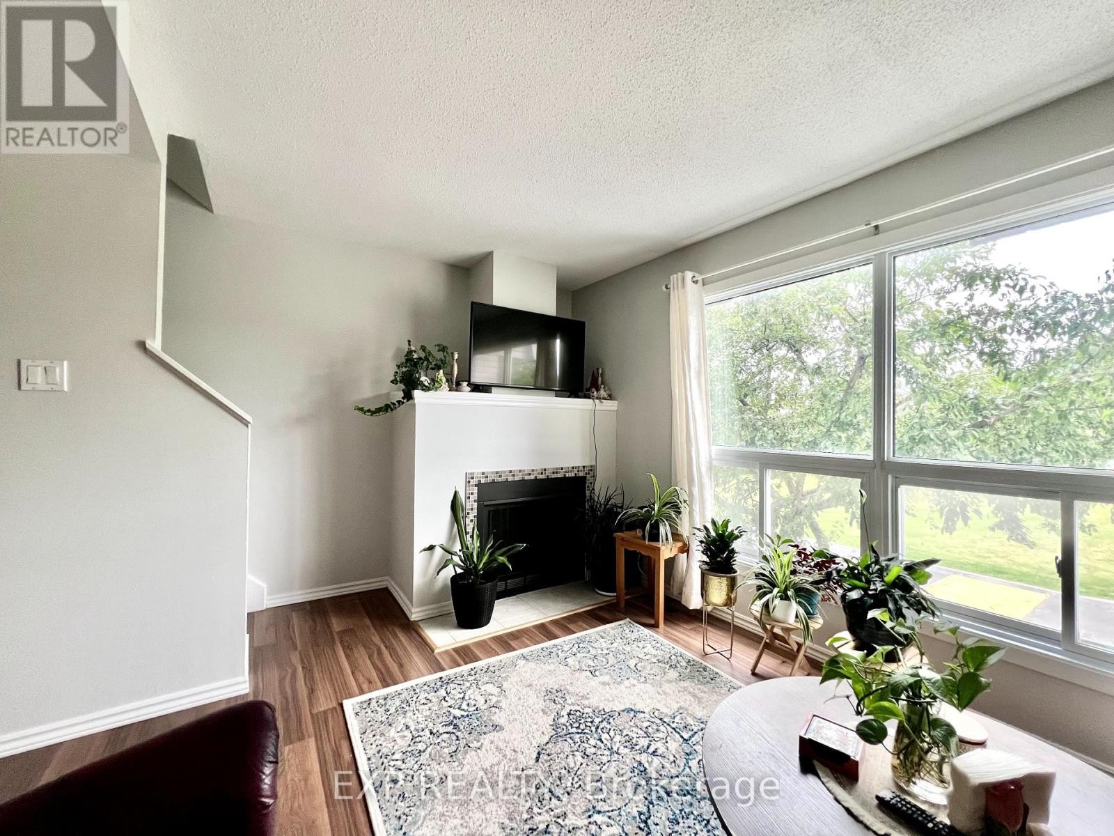 












1959 GREENWAY PARK LANE

,
Ottawa,




Ontario
K1B5A9

