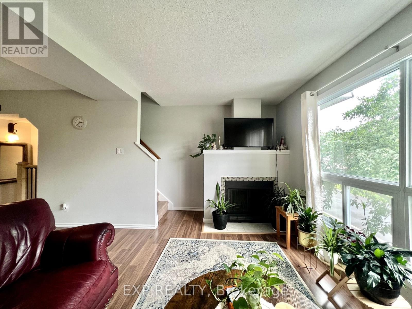 












1959 GREENWAY PARK LANE

,
Ottawa,




Ontario
K1B5A9

