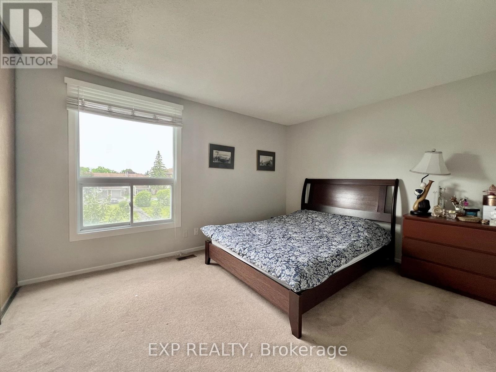 












1959 GREENWAY PARK LANE

,
Ottawa,




Ontario
K1B5A9

