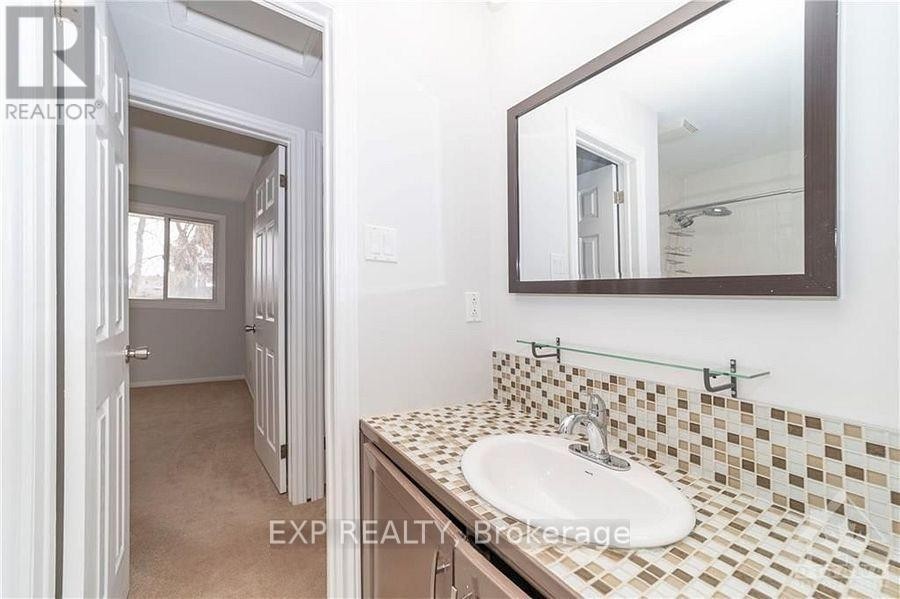 












1959 GREENWAY PARK LANE

,
Ottawa,




Ontario
K1B5A9

