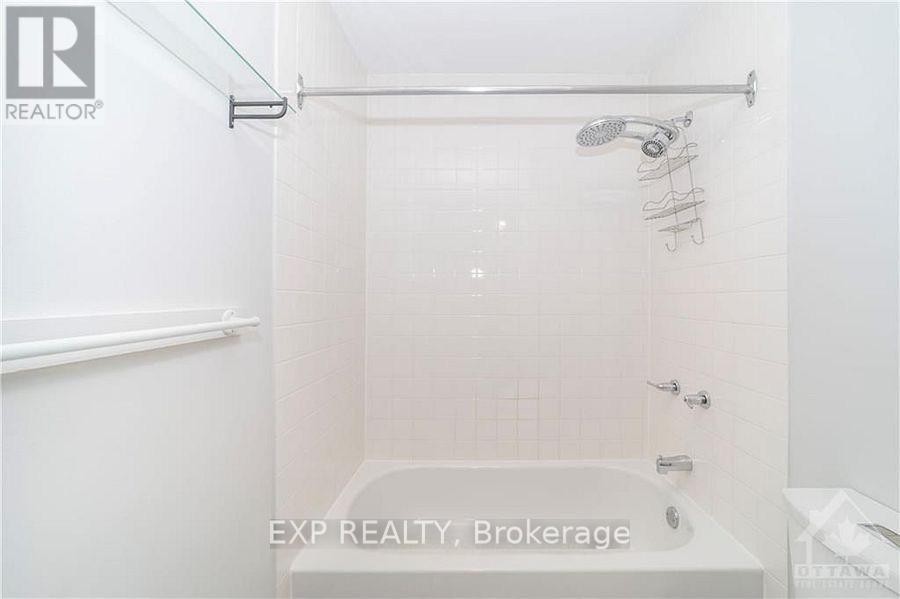 












1959 GREENWAY PARK LANE

,
Ottawa,




Ontario
K1B5A9

