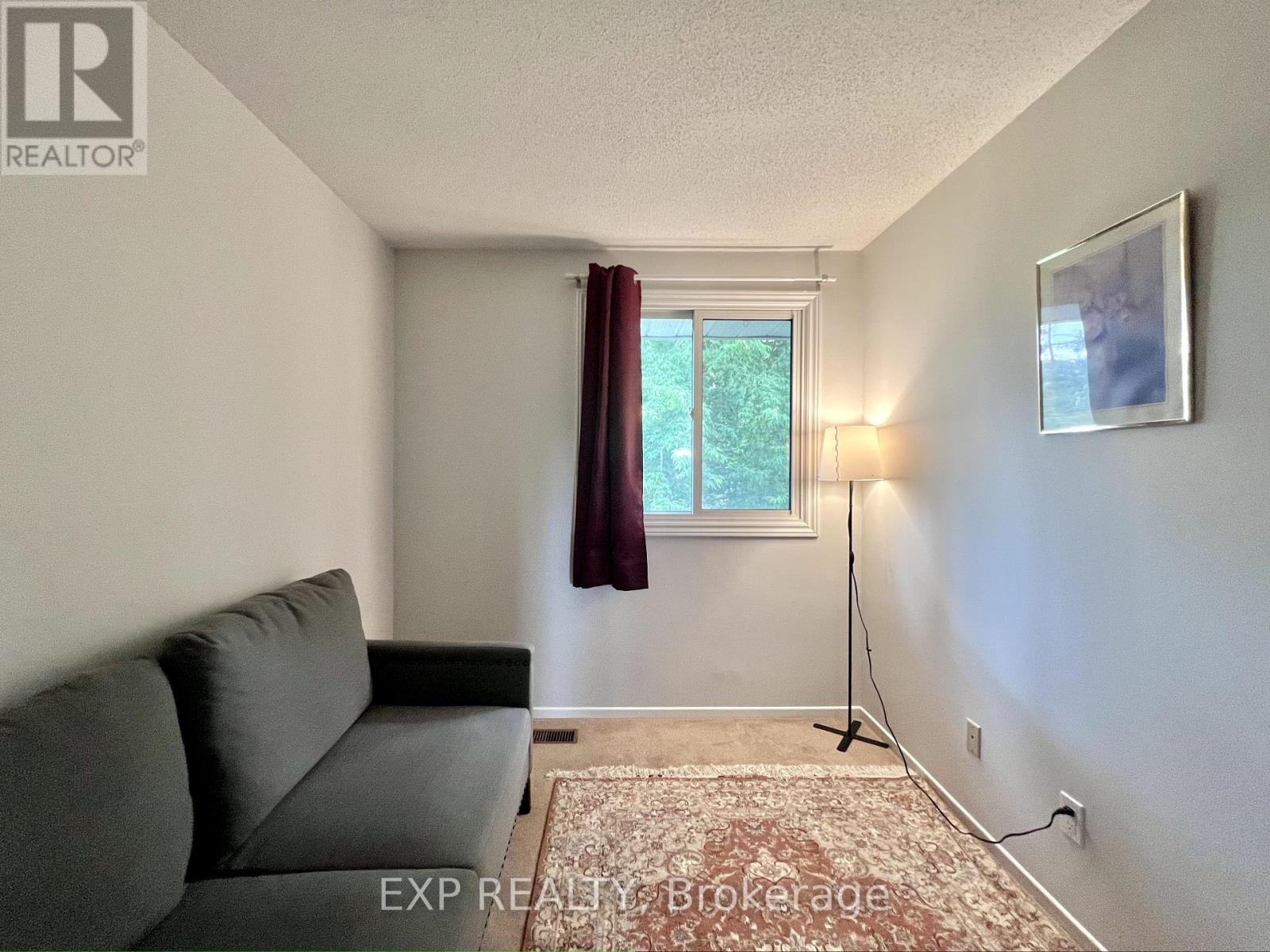 












1959 GREENWAY PARK LANE

,
Ottawa,




Ontario
K1B5A9

