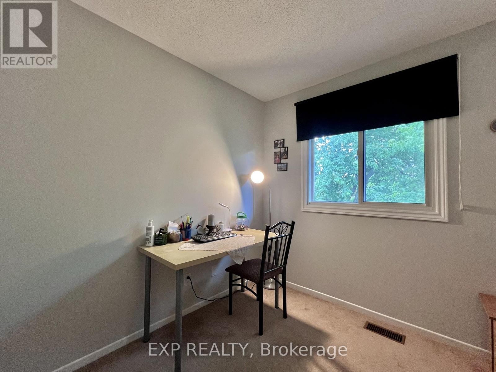 












1959 GREENWAY PARK LANE

,
Ottawa,




Ontario
K1B5A9

