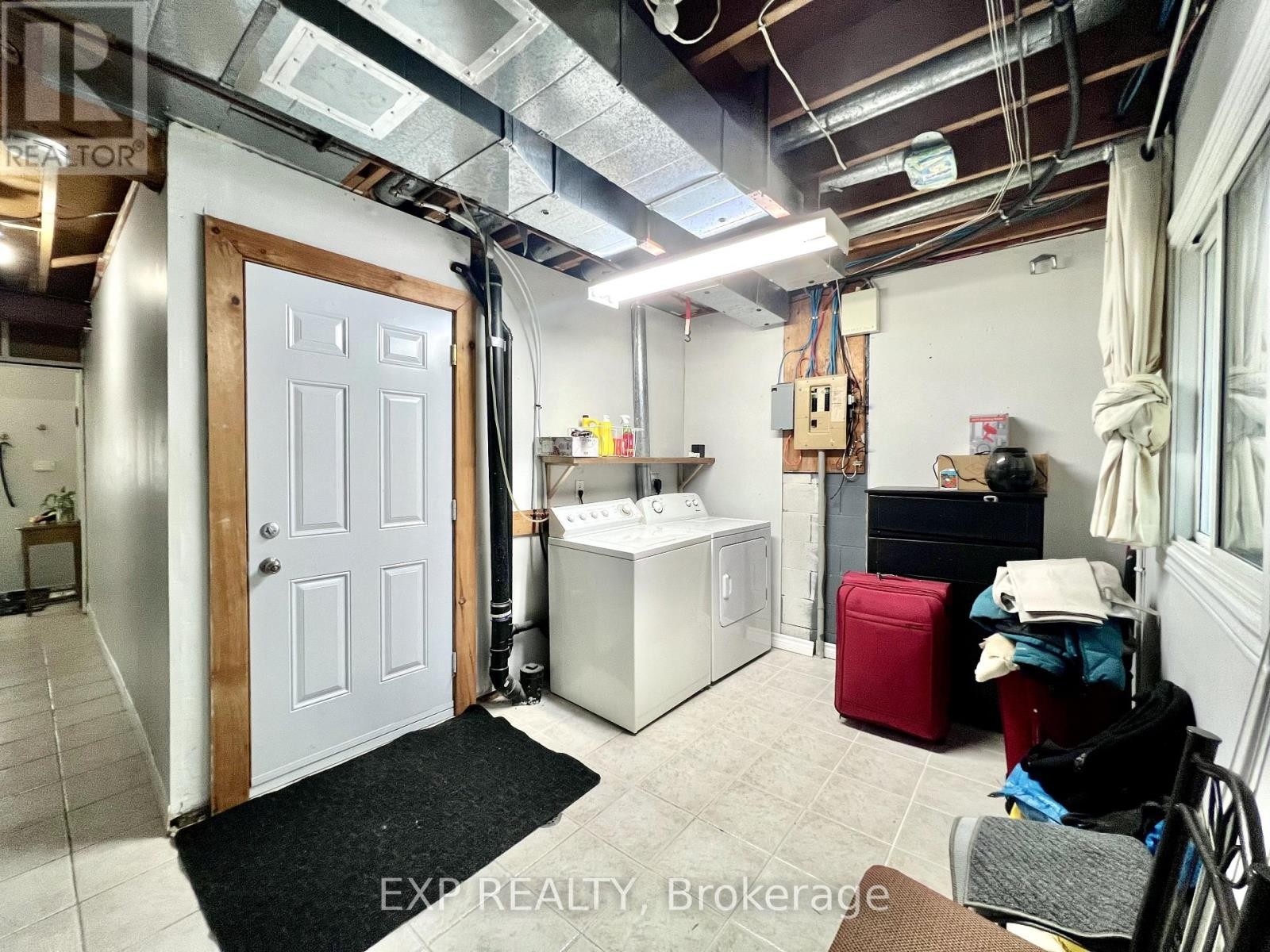 












1959 GREENWAY PARK LANE

,
Ottawa,




Ontario
K1B5A9

