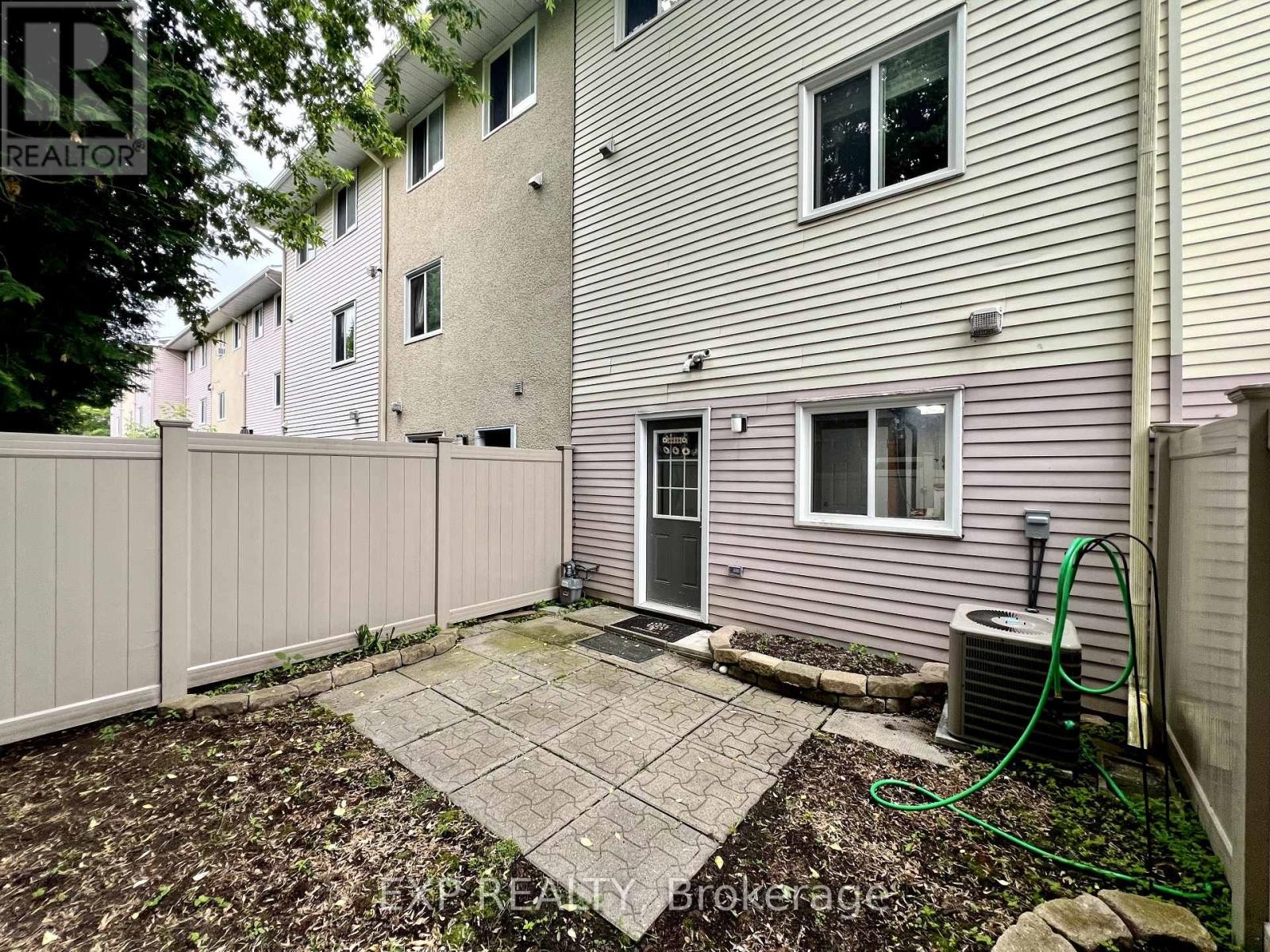 












1959 GREENWAY PARK LANE

,
Ottawa,




Ontario
K1B5A9

