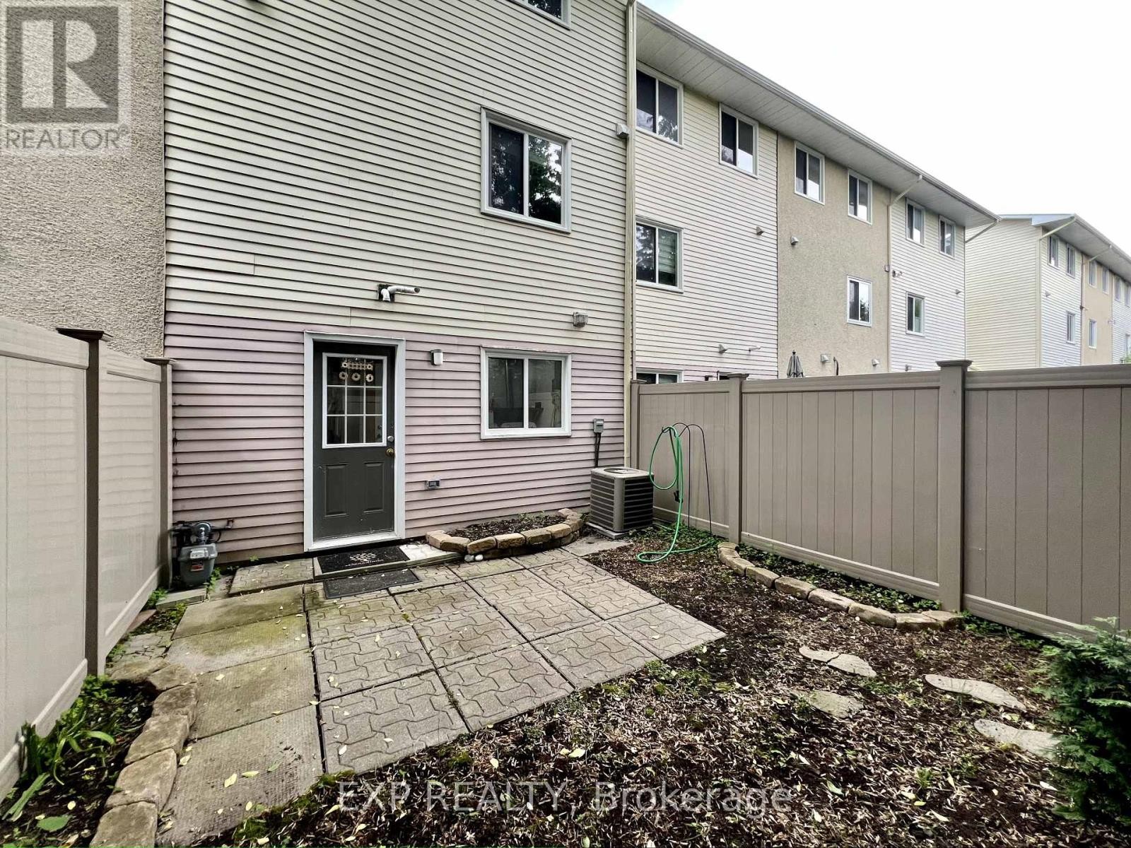 












1959 GREENWAY PARK LANE

,
Ottawa,




Ontario
K1B5A9

