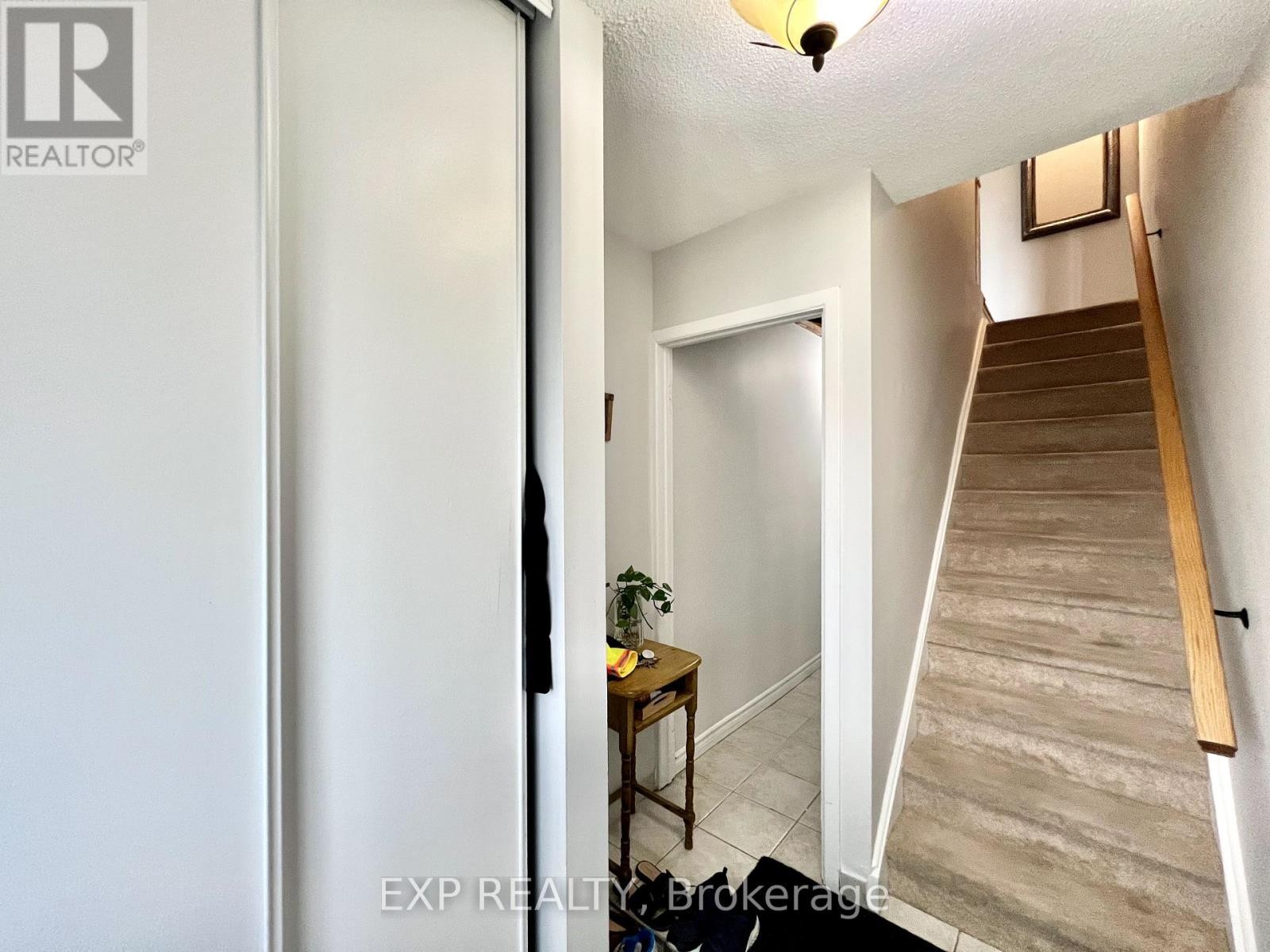












1959 GREENWAY PARK LANE

,
Ottawa,




Ontario
K1B5A9

